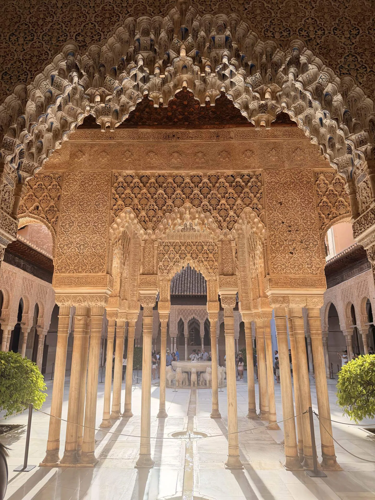 スペイン・ポルトガル旅 #7｜イスラム建築・アルハンブラ宮殿を歩く｜Shoko