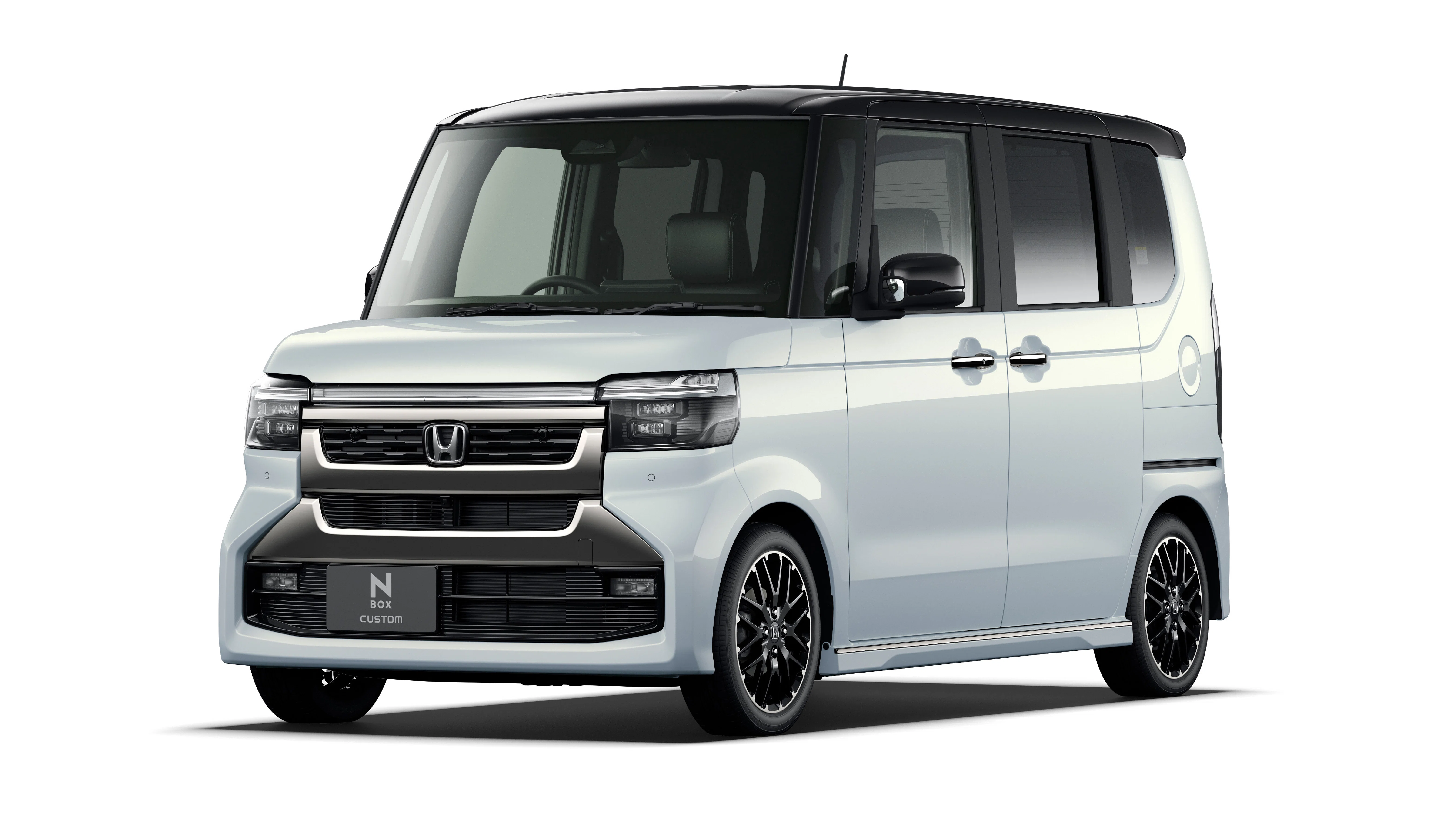 N-BOXカスタムに見る、ある意味「ホンダらしい」マイナーチェンジ