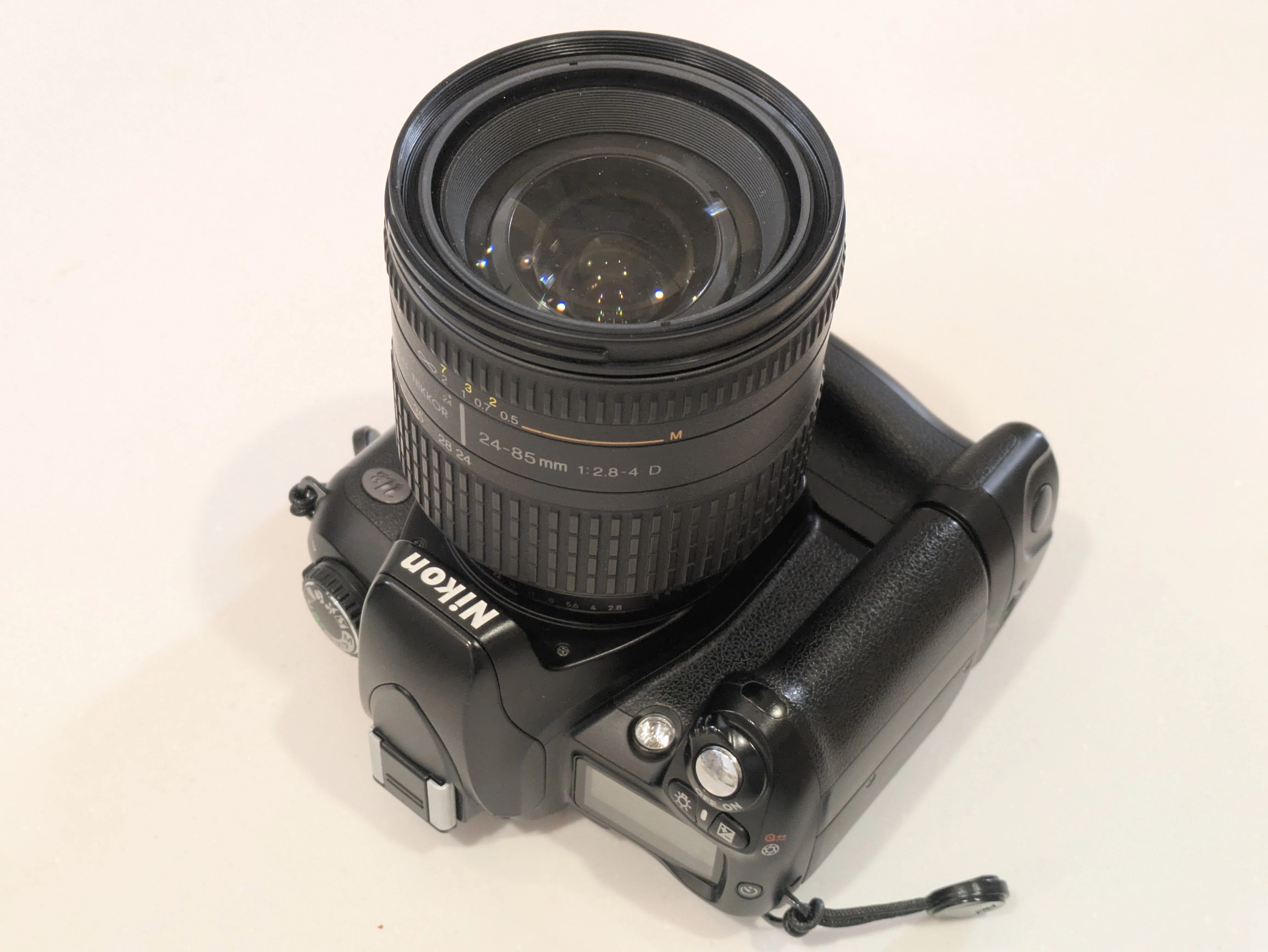 Nikon U2の縦位置グリップMB-18を手に入れた｜アポロ