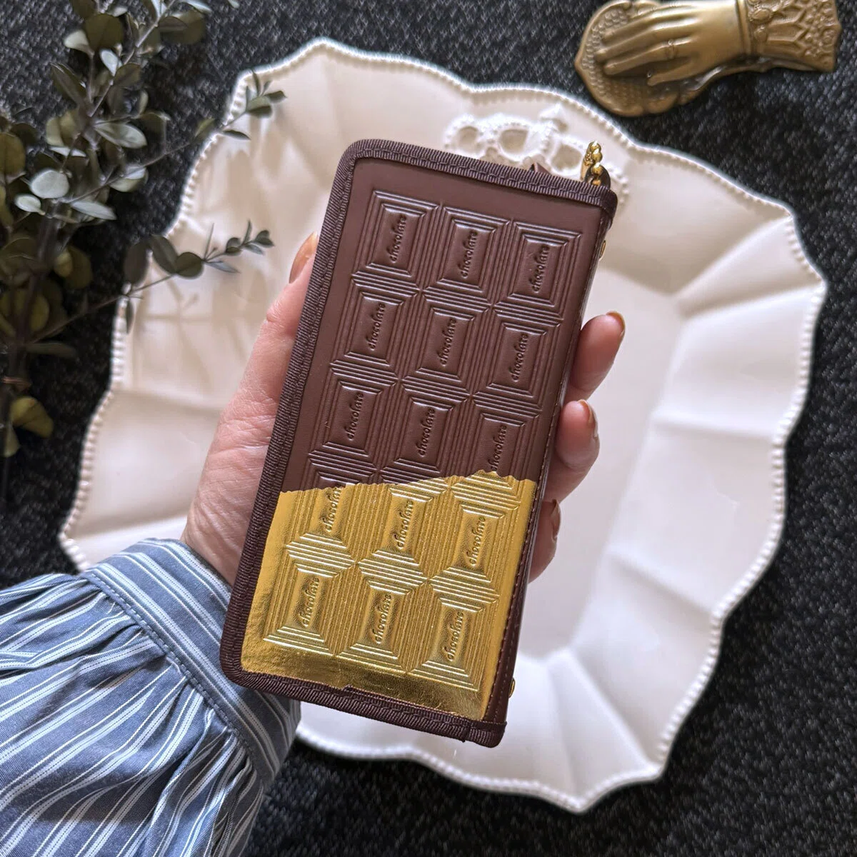 革小物｜見た目は板チョコ、中身は推し。革のチョコ・アクスタケース