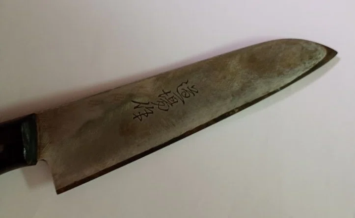 道場作 青鋼三徳包丁を研ぐ｜はっさ