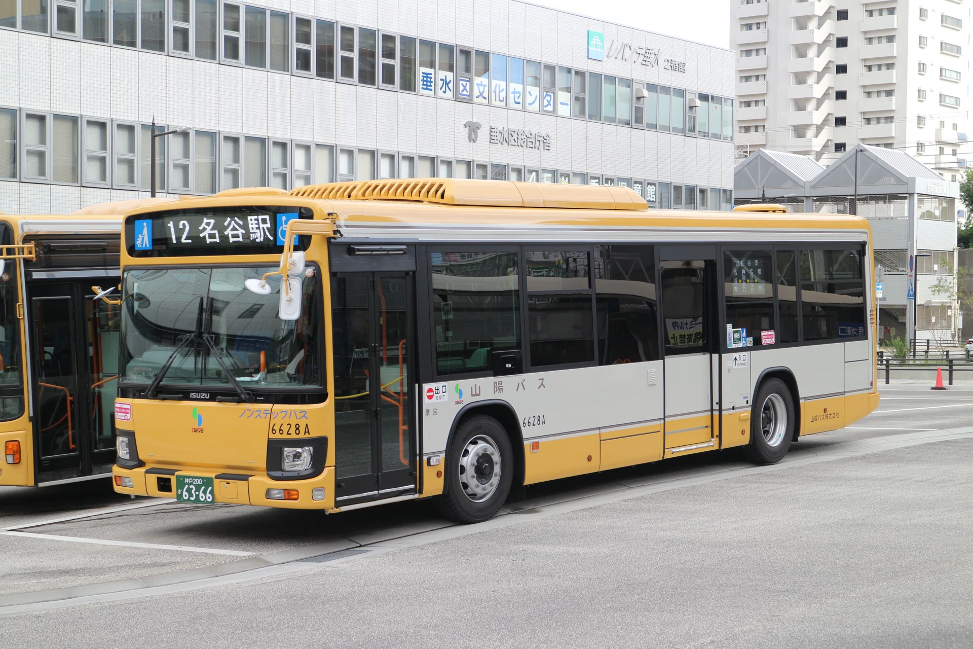 山陽バス】百日紅咲く垂水東口で新車を眺めて｜垂水の止利