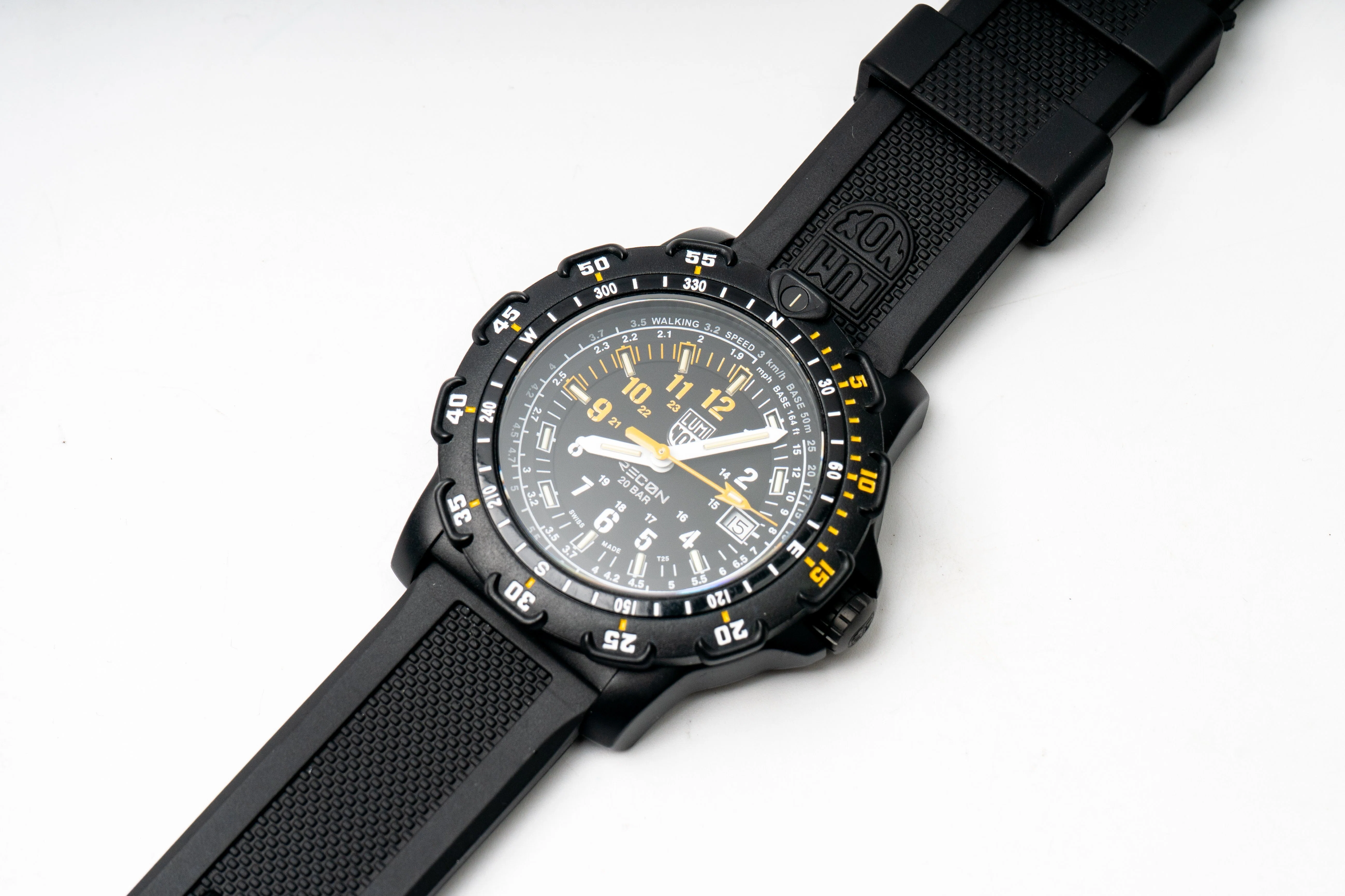 1年使用レビュー】ルミノックス(LUMINOX) RECON Point Man 8825