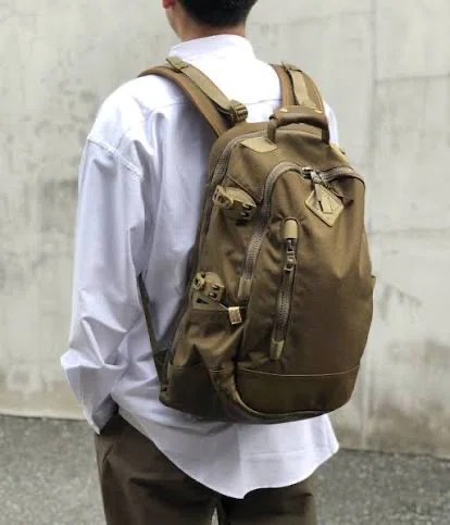 visvimのバックパックって何がすごい?』食費削って服買い続けた20年