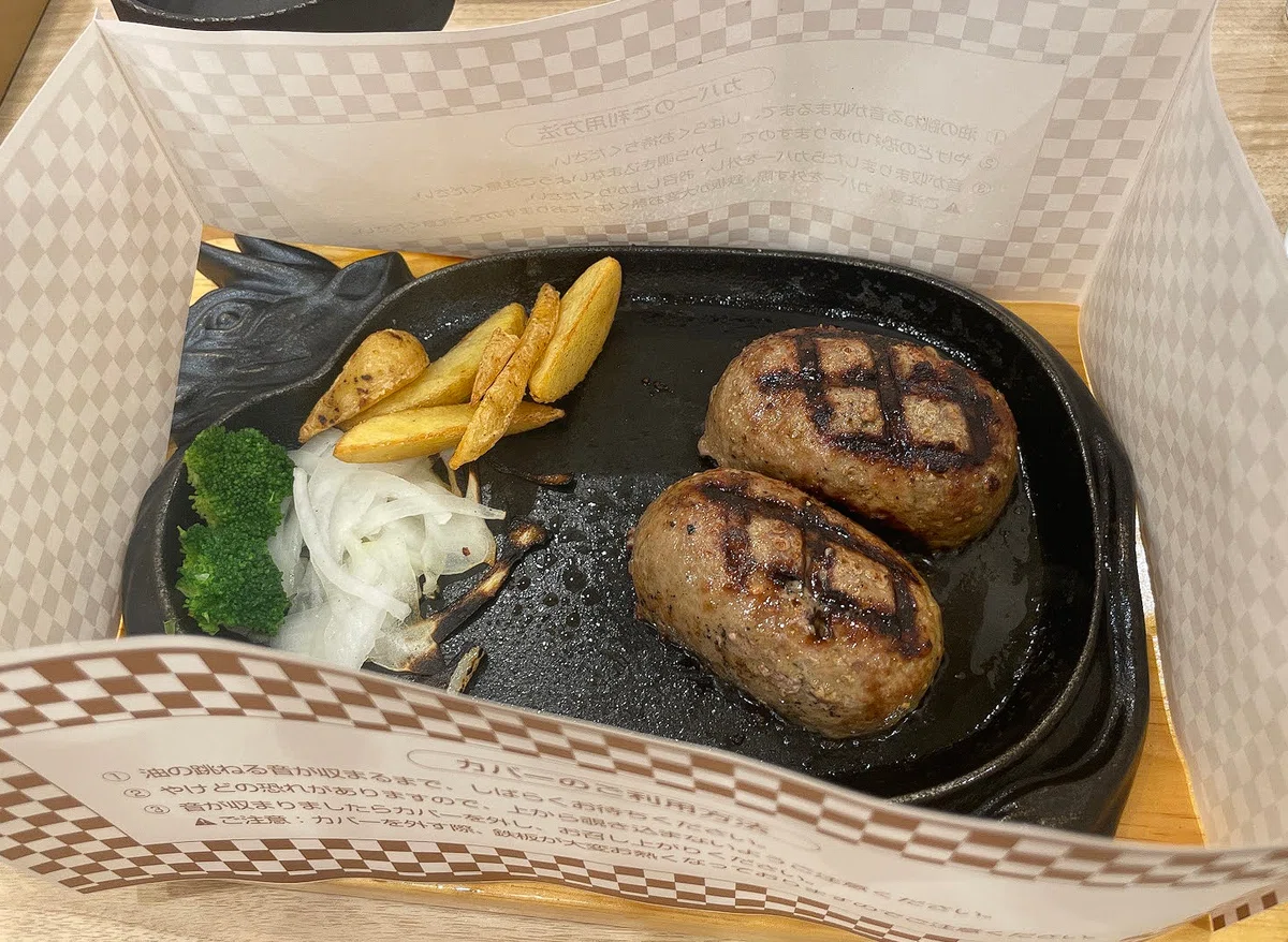 ビッグボーイ】の直火焼き大俵ハンバーグがうめぇ💕サラダバーが幸せ