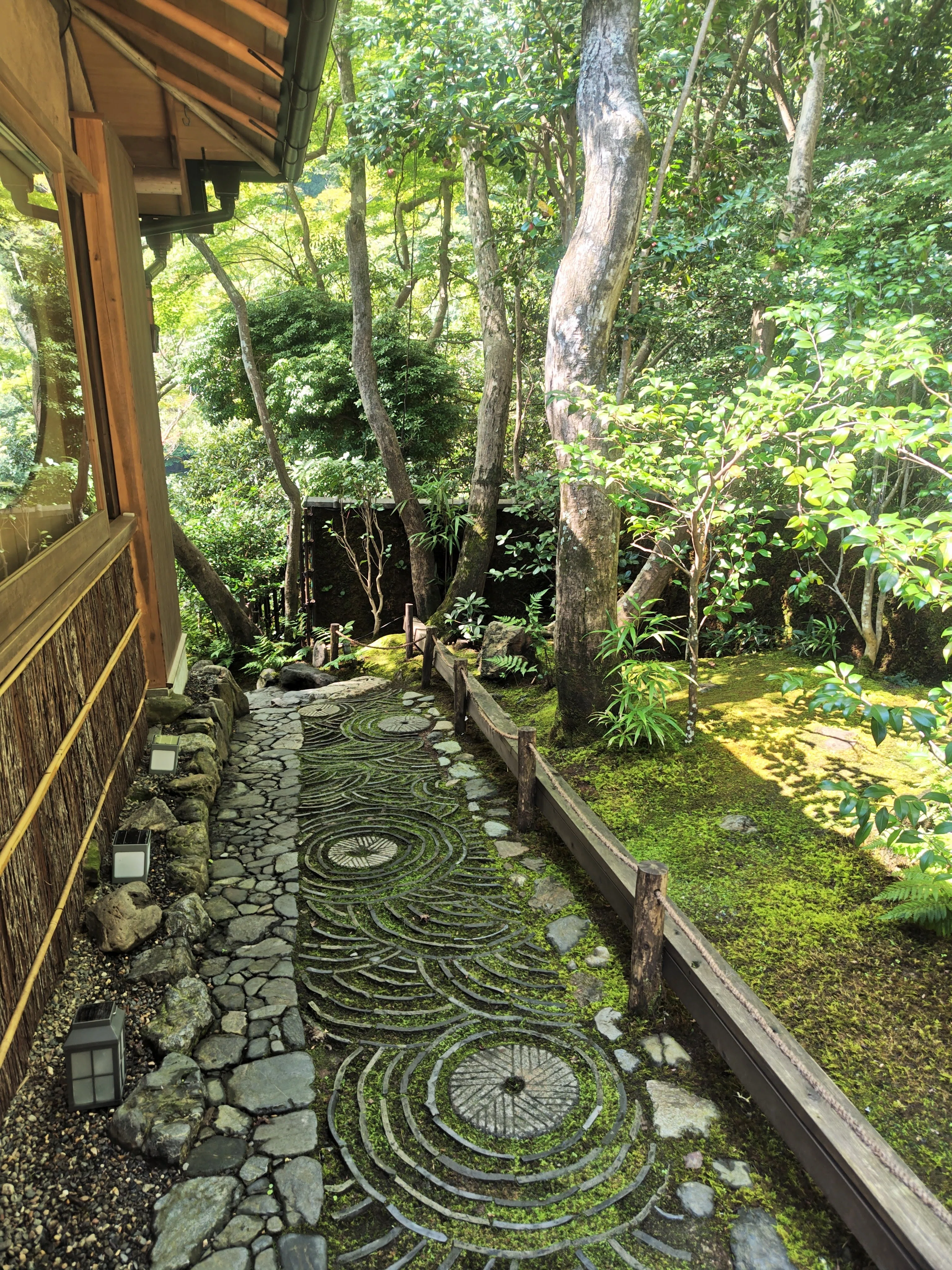 夏の嵐山】若緑の彩りを堪能「嵐山祐斎亭」｜小春