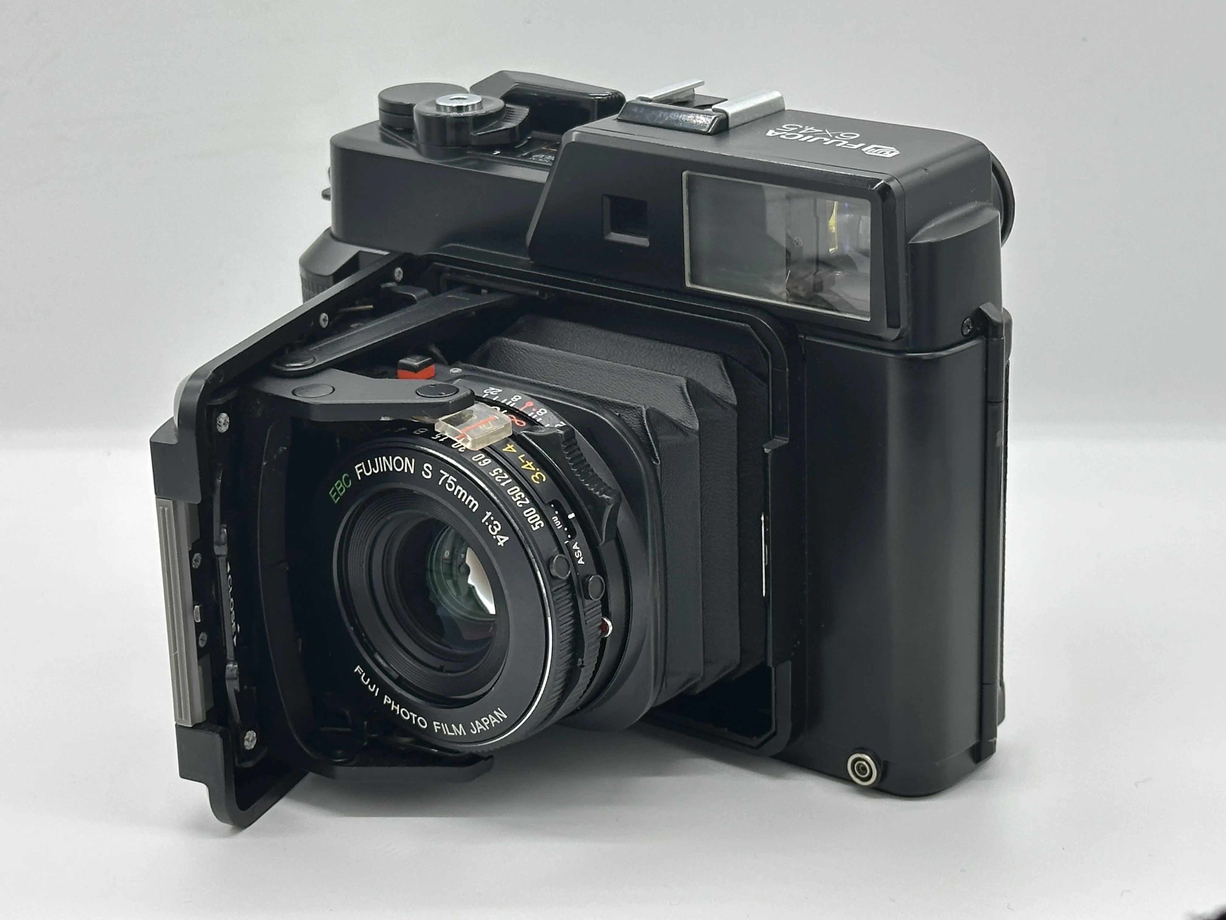 ★希少品★ FUJICA GS645W Professional DEMO 私の愛機紹介：FUJICA GS645 Professional (作例あり)｜yoshino