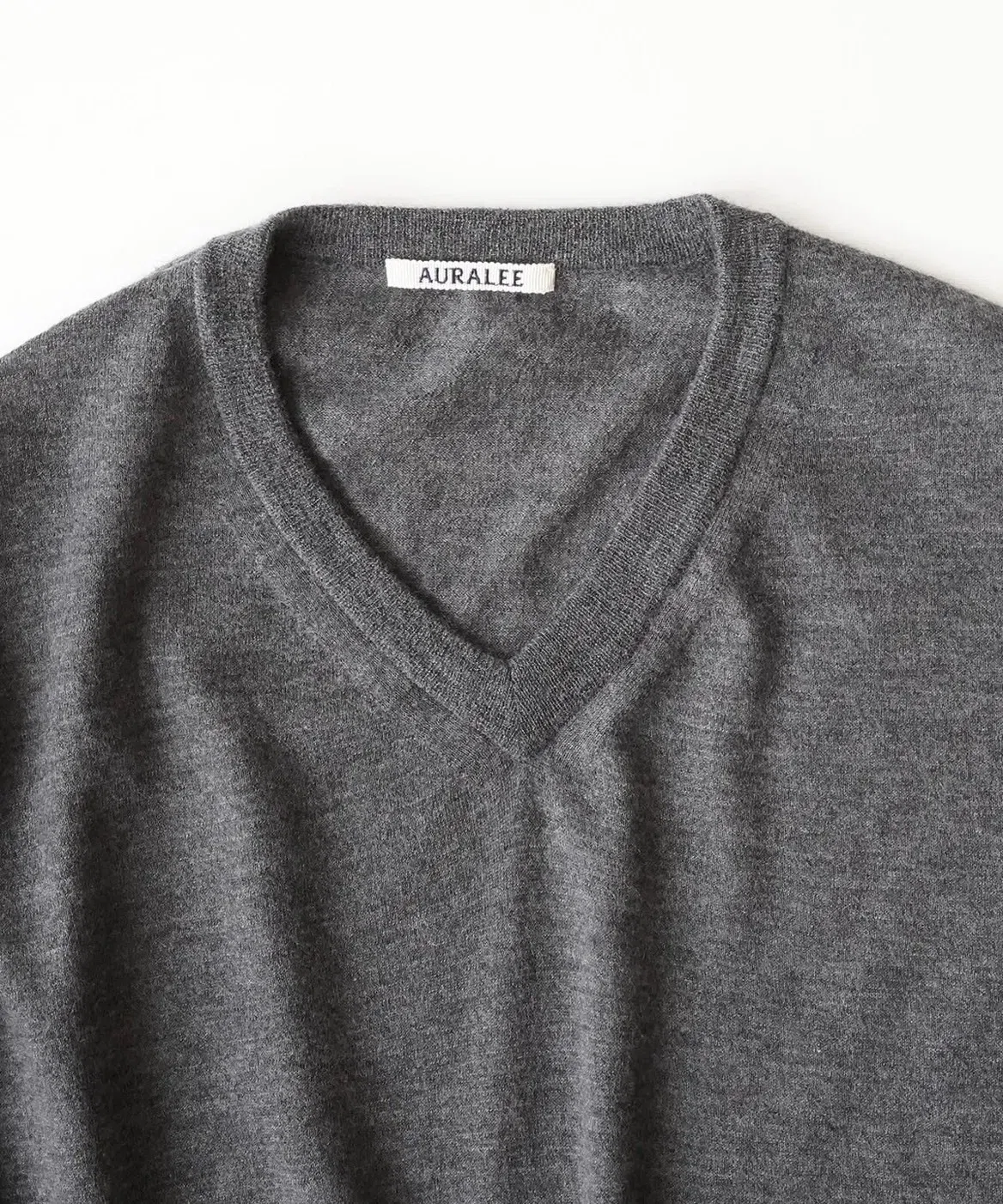 AURALEE カシミヤニットTシャツ AURALEEが考える、長く着たいカシミヤ。」｜THIRTY' THIRTY'