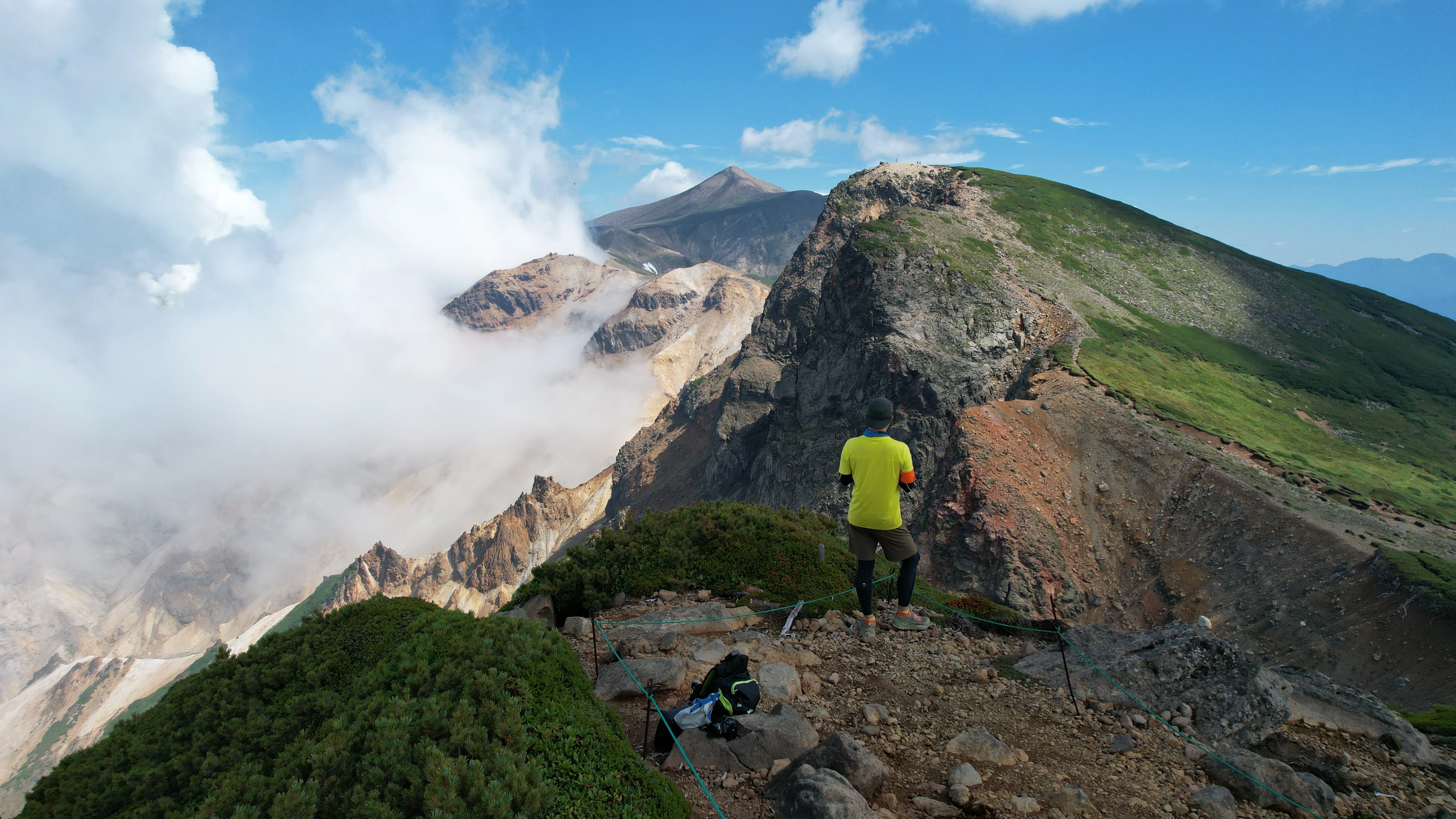 なぜ十勝連峰は「花の山」と「火の山」が隣り合うのか｜YuYaアウトドア