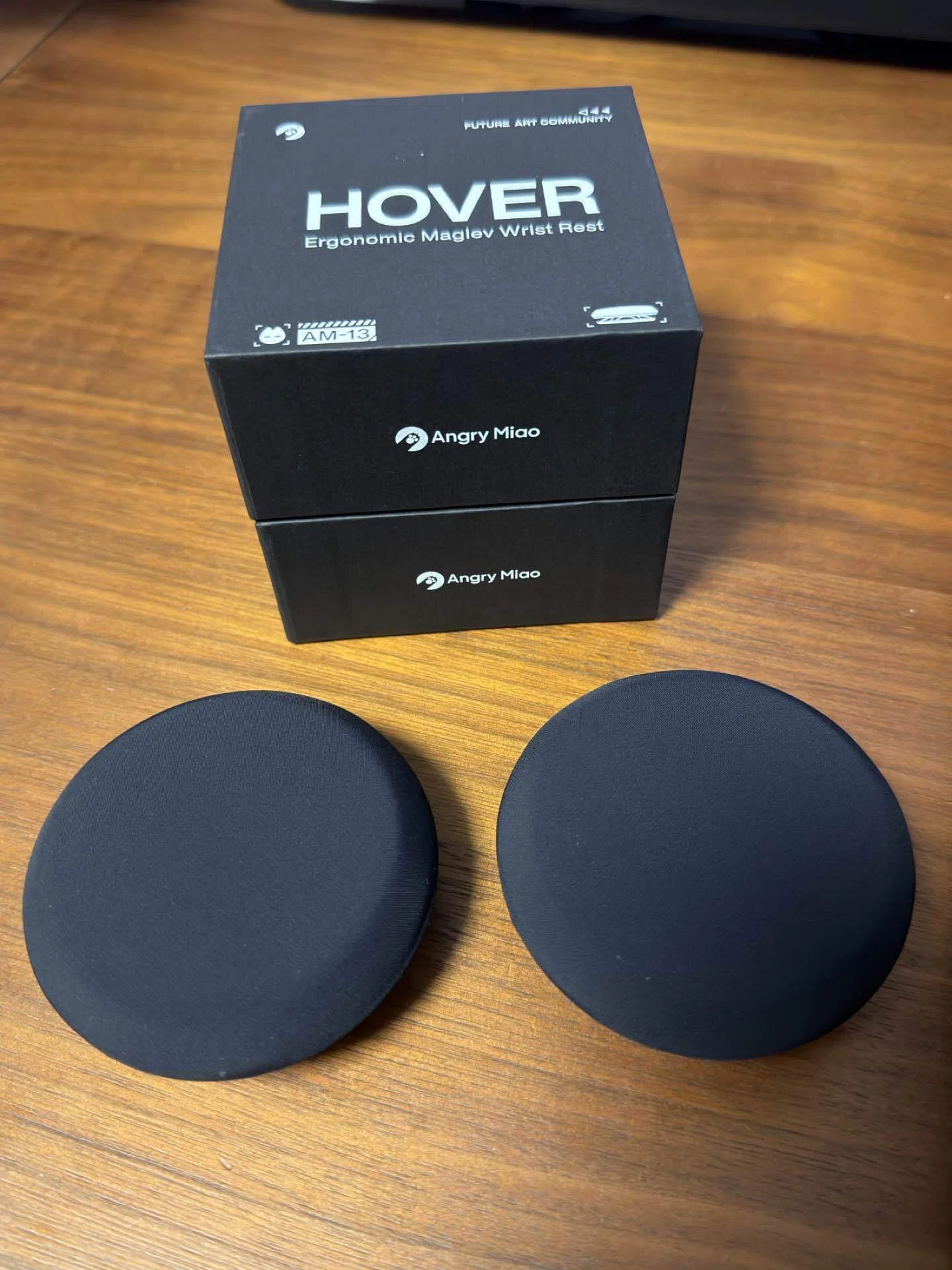 磁気浮遊リストレスト、”HOVER”が届いた、よ。｜ひろマさ