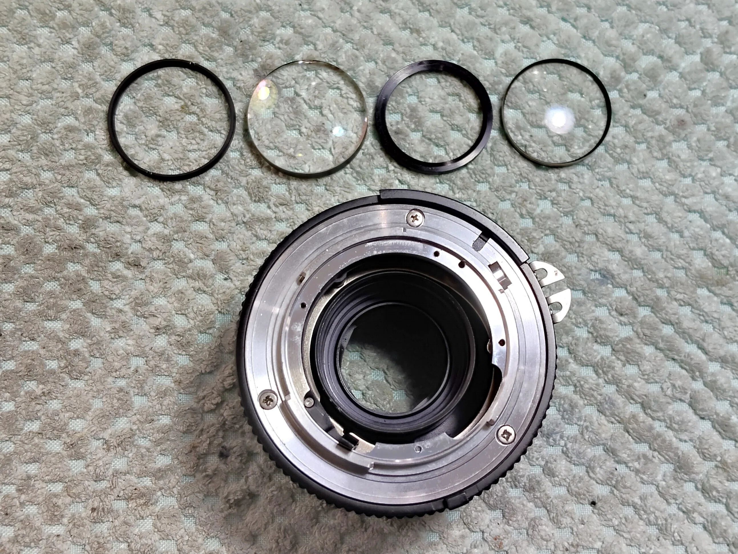 Nikon Ai NIKKOR 85mm F/2（整備品） Nikon Ai-s Nikkor 85mm F/2の分解｜フィルムカメラ修理のアクアカメラ
