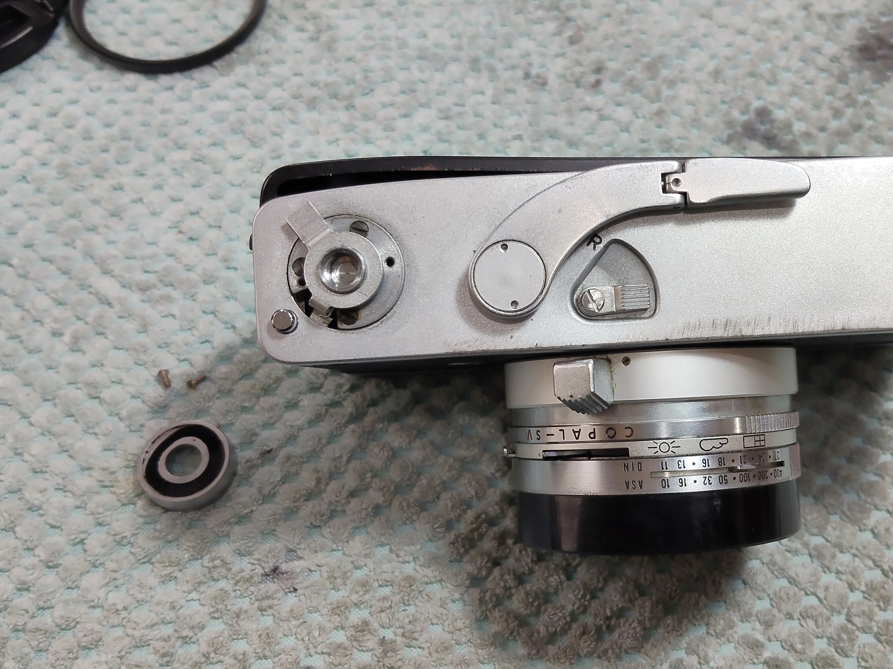 Disassembly of the Original Canonet｜フィルムカメラ修理のアクアカメラ