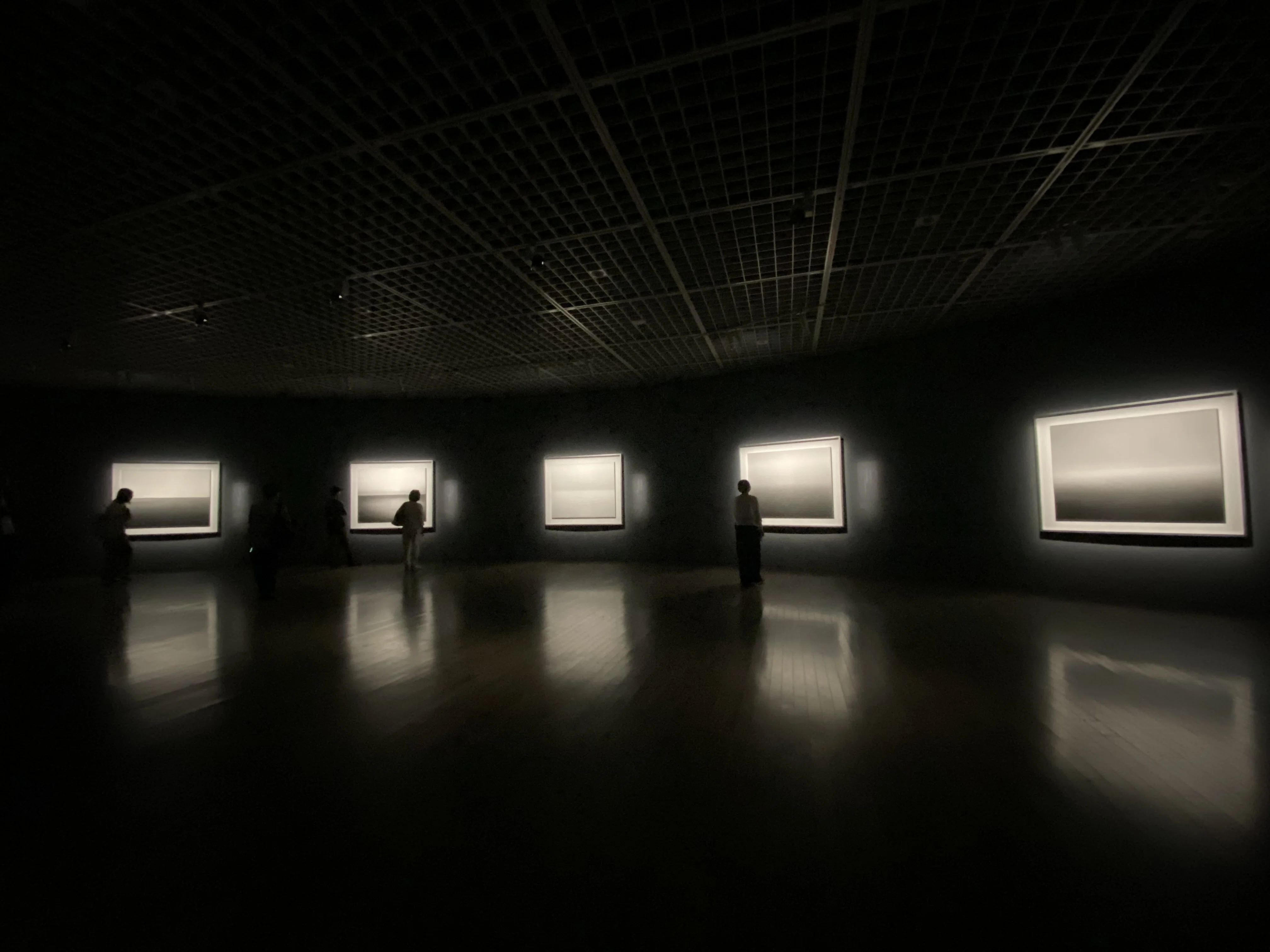 白と黒の静けさへ。──杉本博司『絶滅写真』と、初めての東京国立近代