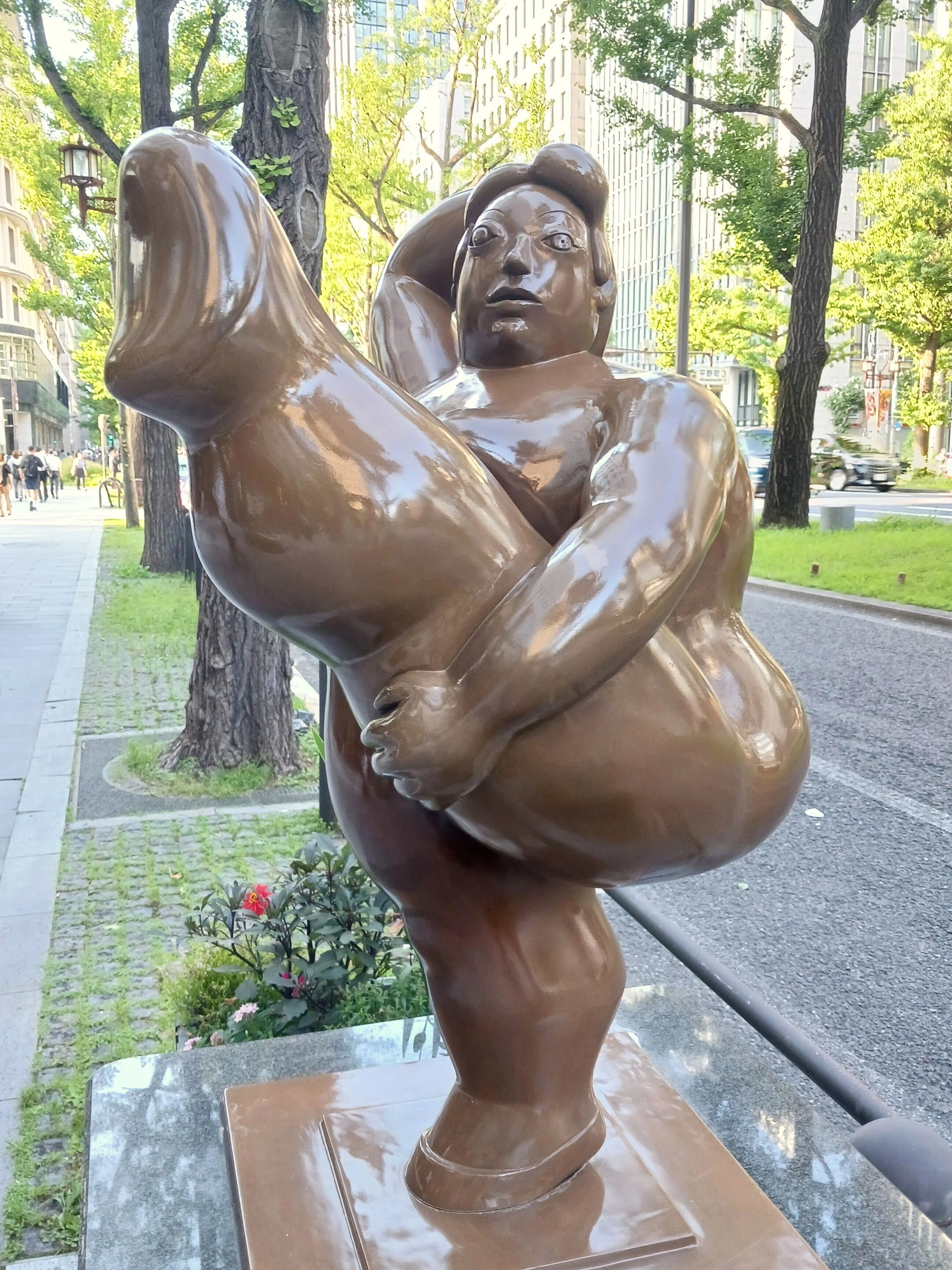 フェルナンド・ボテロ🌿踊り子【大阪💐彫刻めぐり】彫刻家列伝｜街角の
