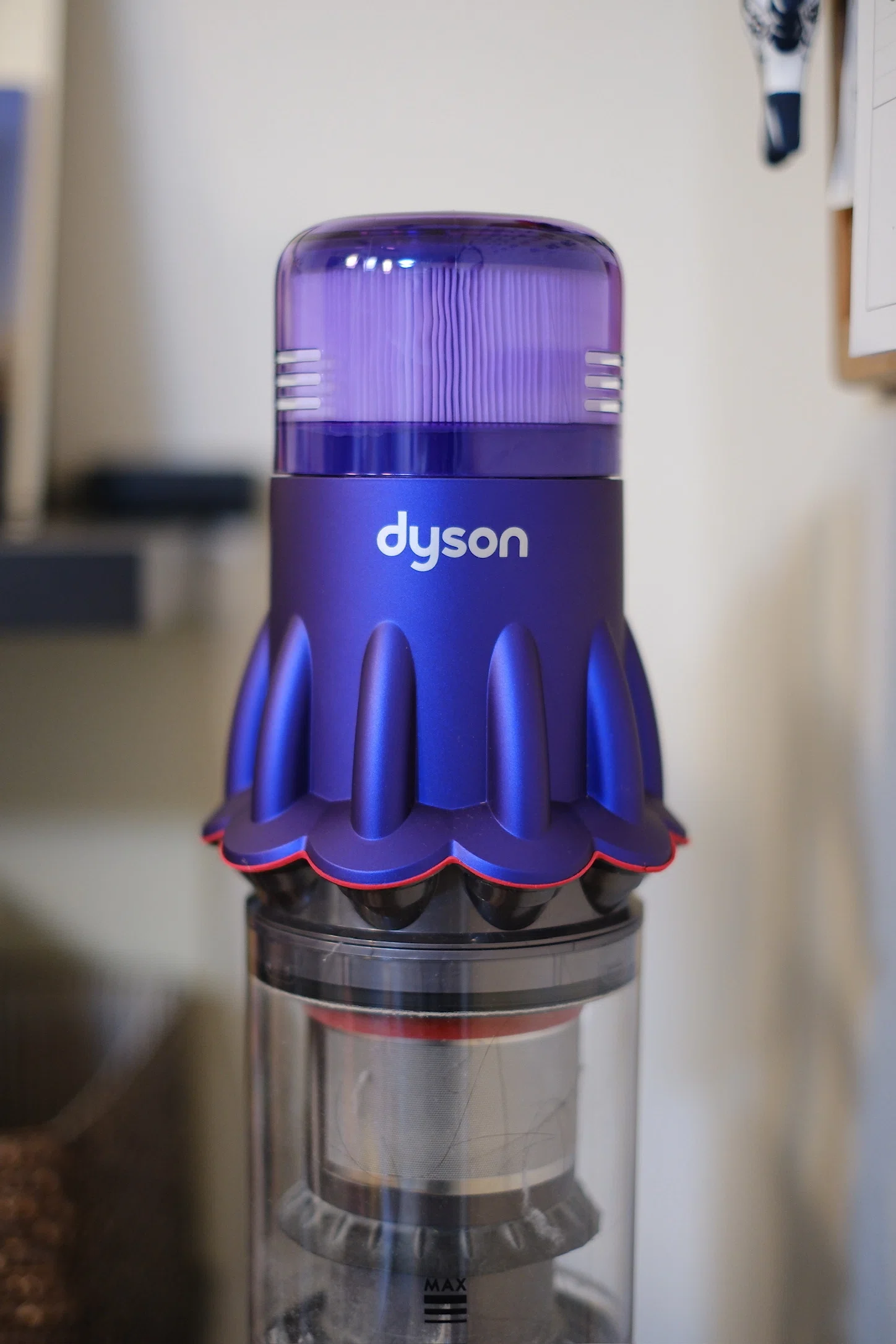 レビュー】Dyson Digital Slim Fluffy｜SV18 | V7を持って「重っ」と声