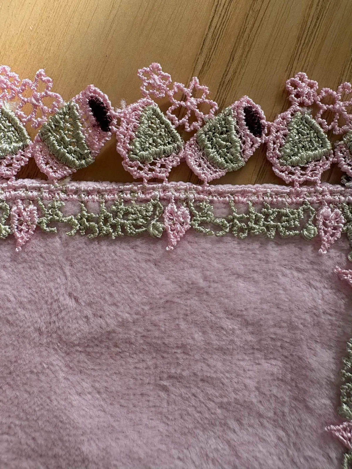 Shouting my love for Chikazawa Lace's towel handkerchiefs! I love them ...