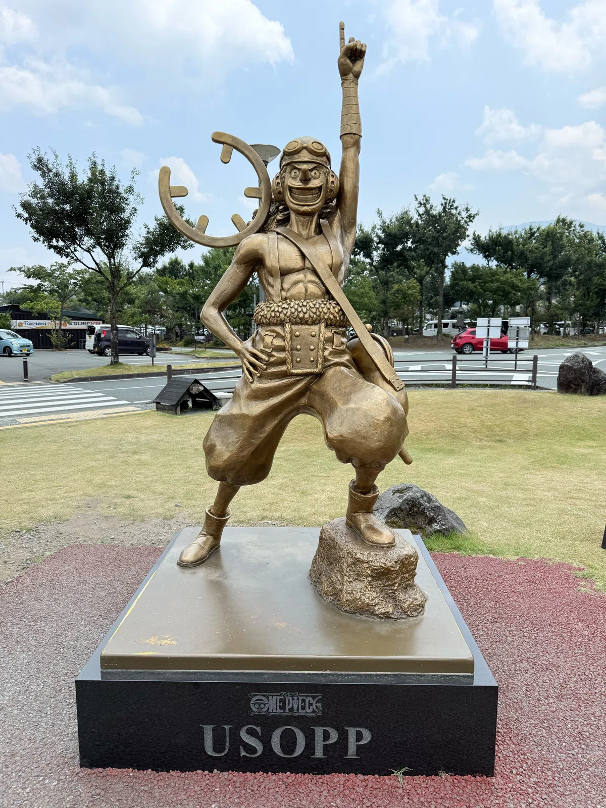 阿蘇駅のターミナルにいたウソップ像