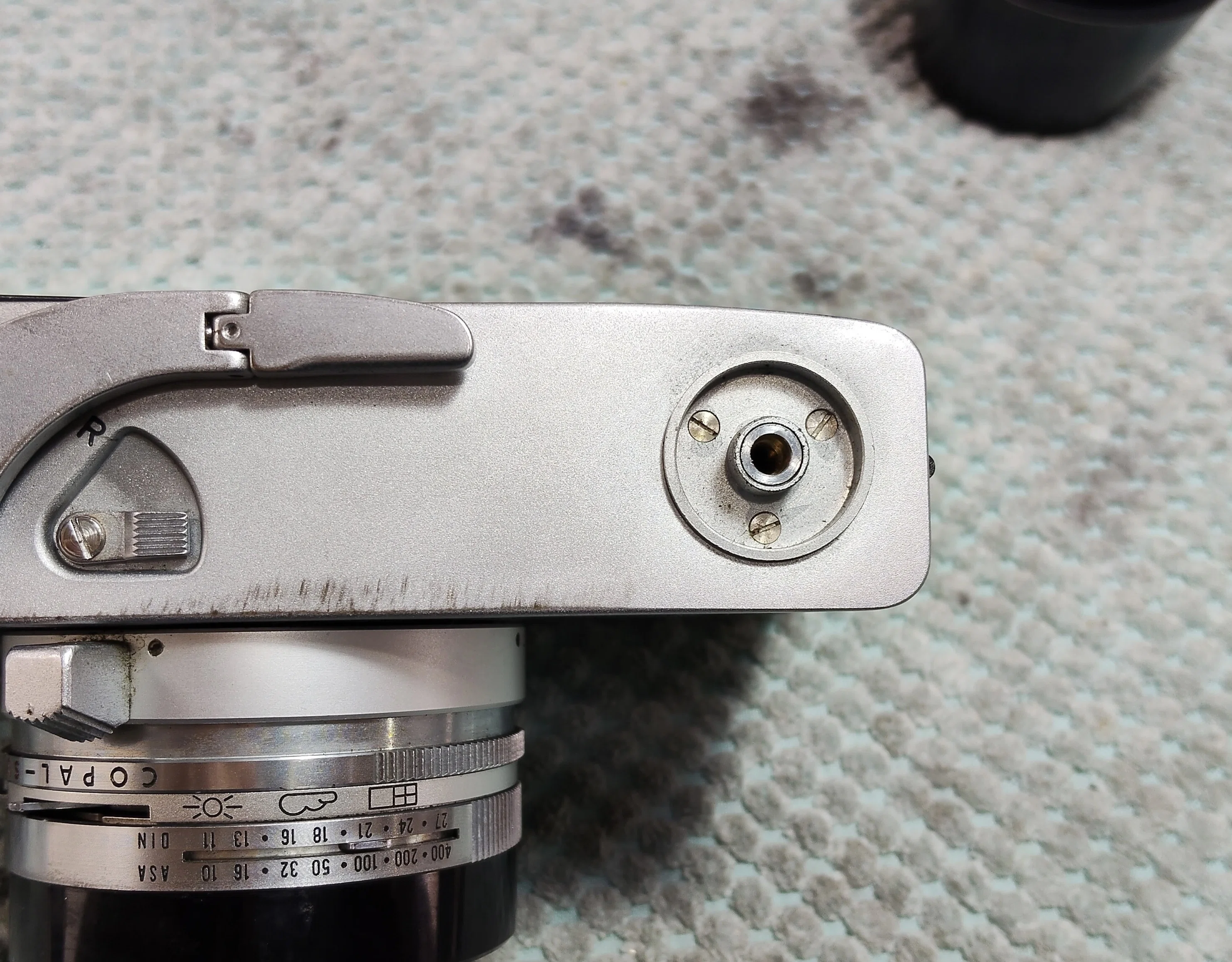 Disassembly of the Original Canonet｜フィルムカメラ修理のアクアカメラ