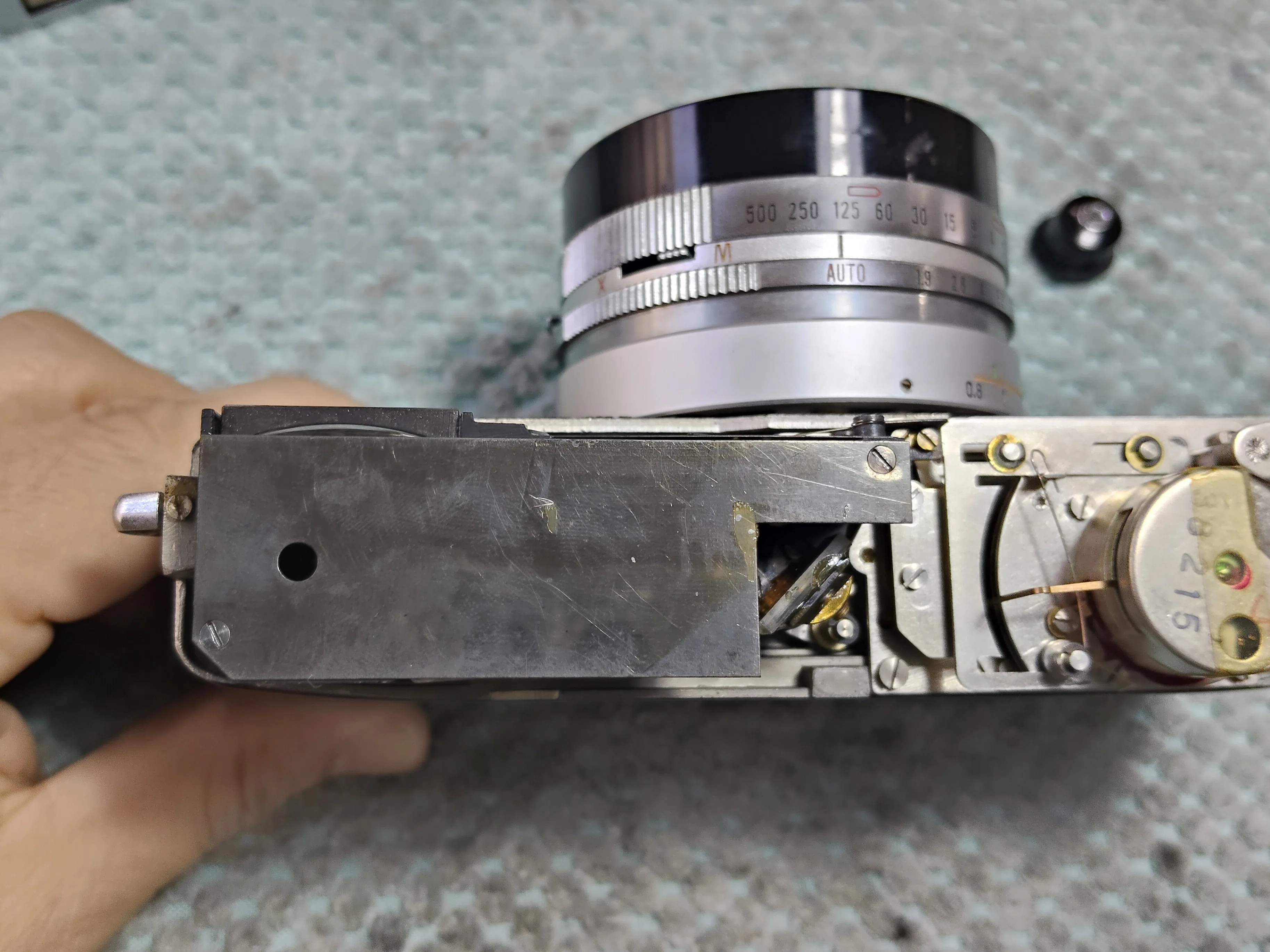 Disassembly of the Original Canonet｜フィルムカメラ修理のアクアカメラ