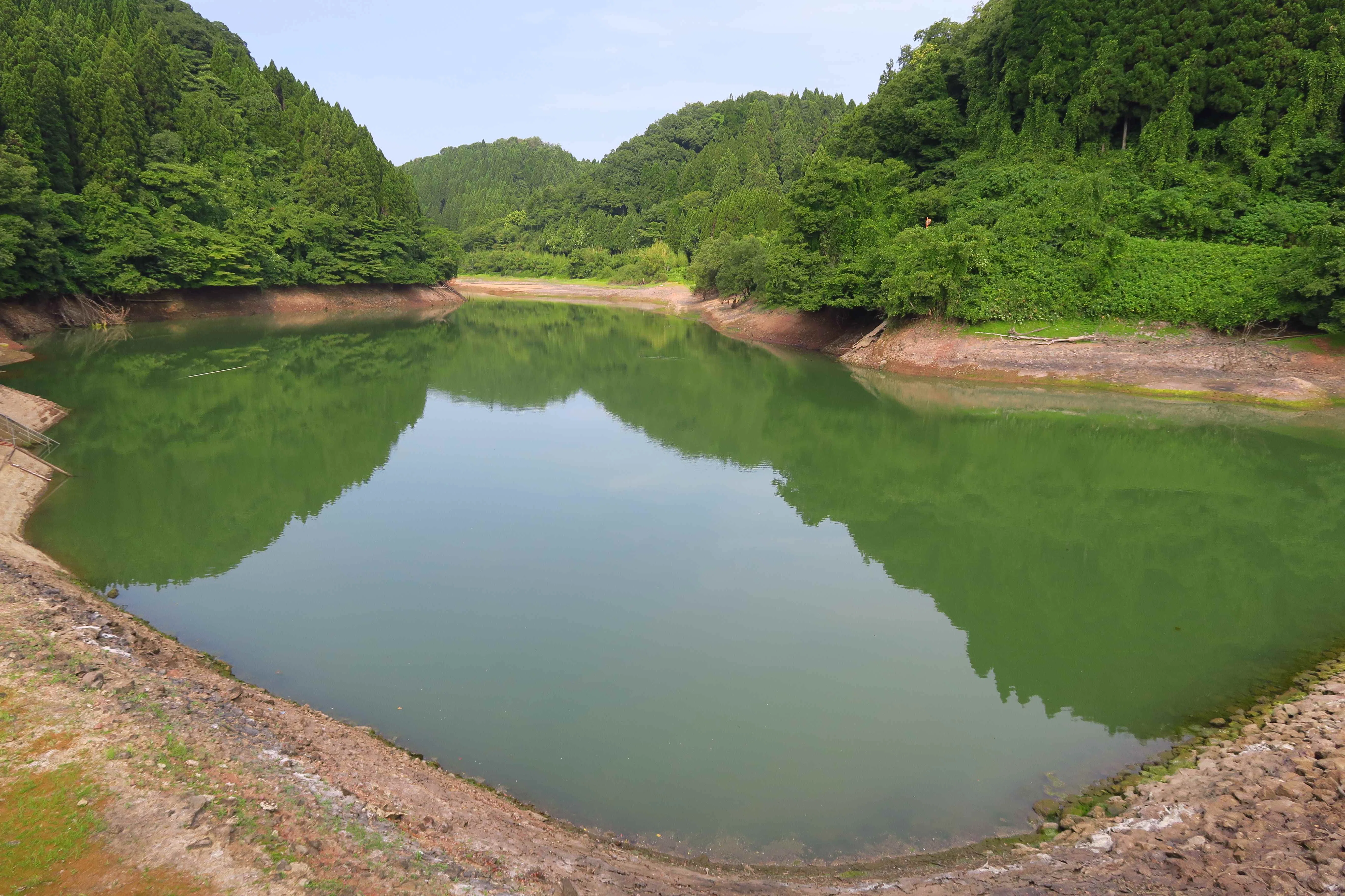 山口防災ダム【石川県鳳珠郡能登町R】｜ジョジョ立ち欄干と鯨の導流壁