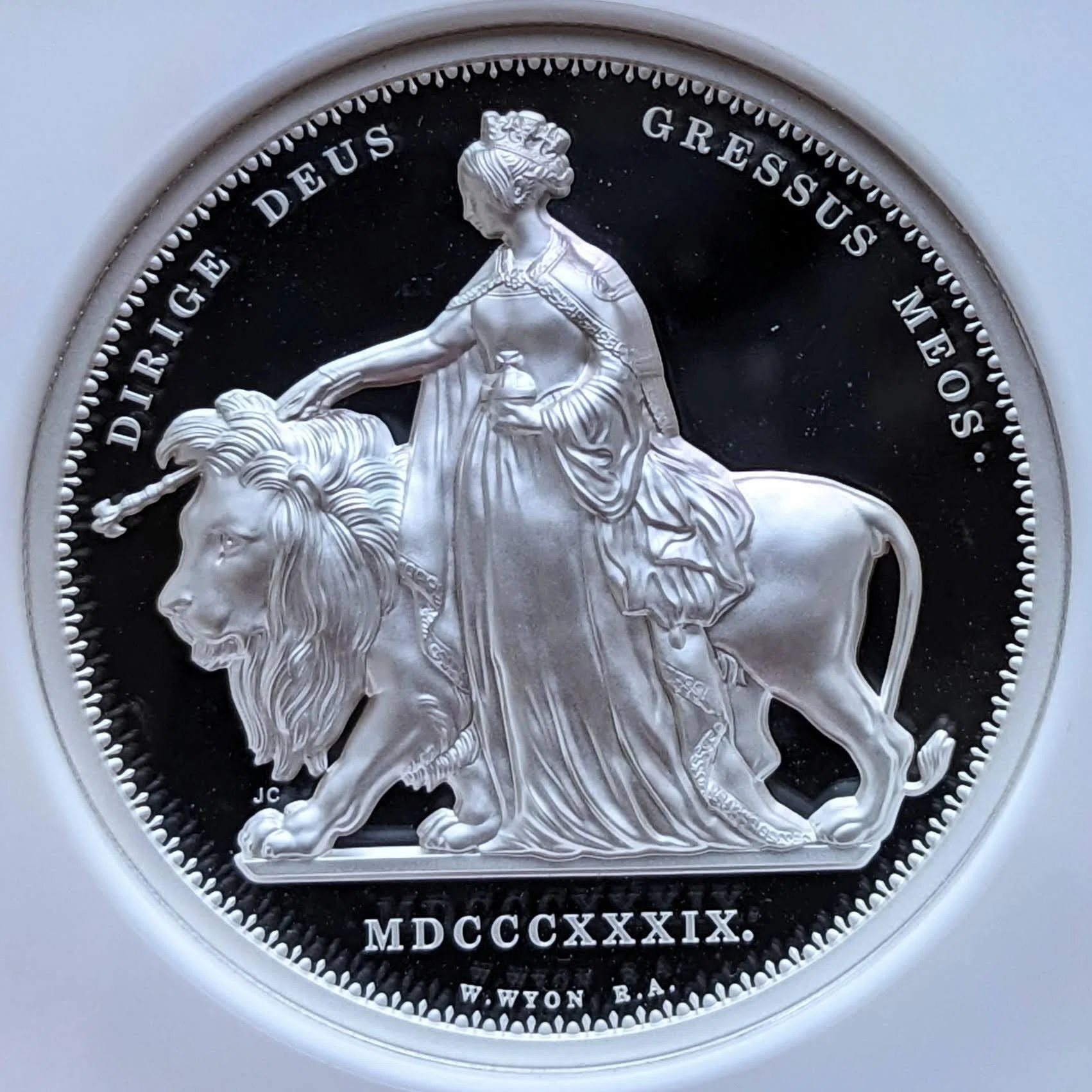 ウナライオン 2oz シルバー 2021 Royal Mint vs 2025 Alderney