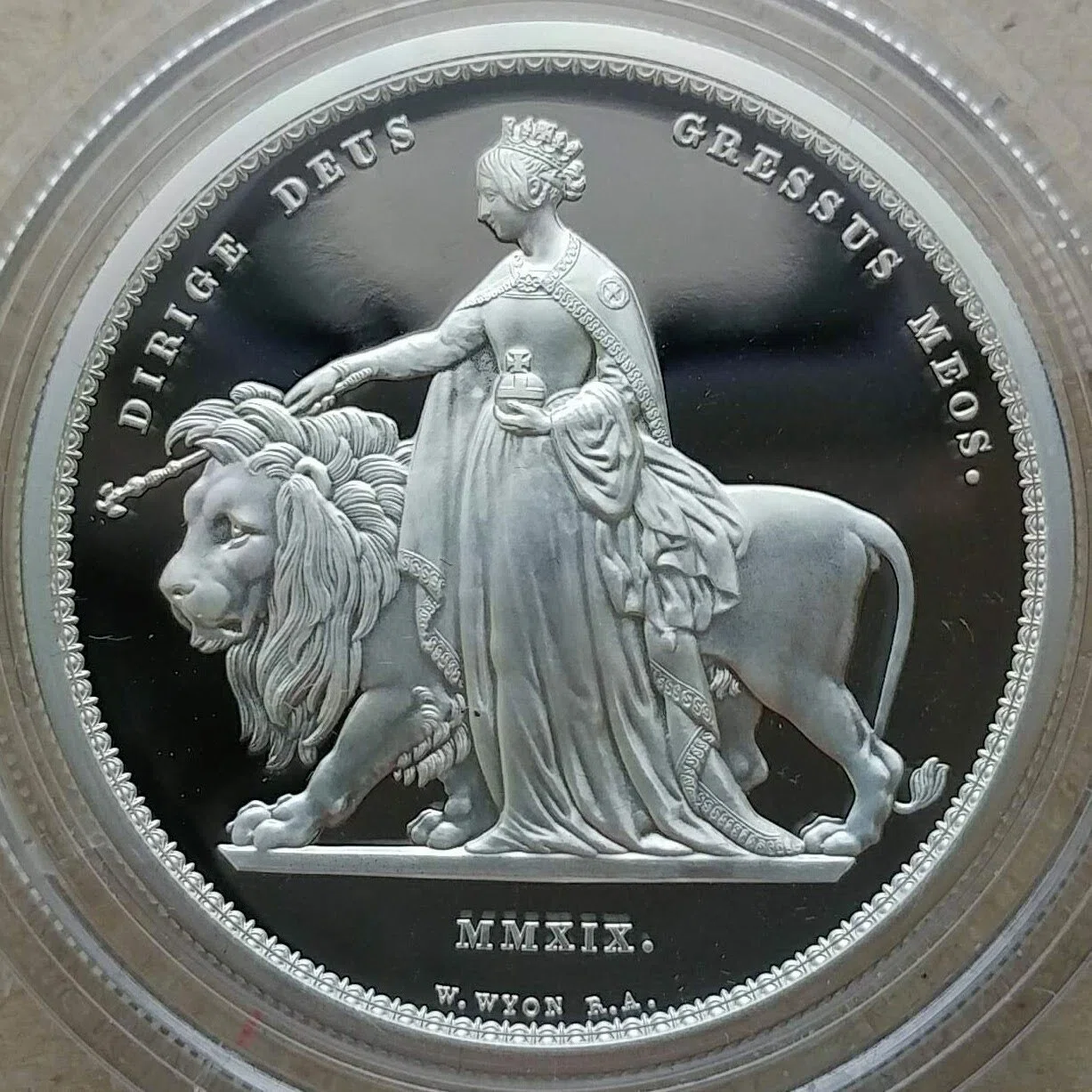 ウナライオン 2oz シルバー 2021 Royal Mint vs 2025 Alderney
