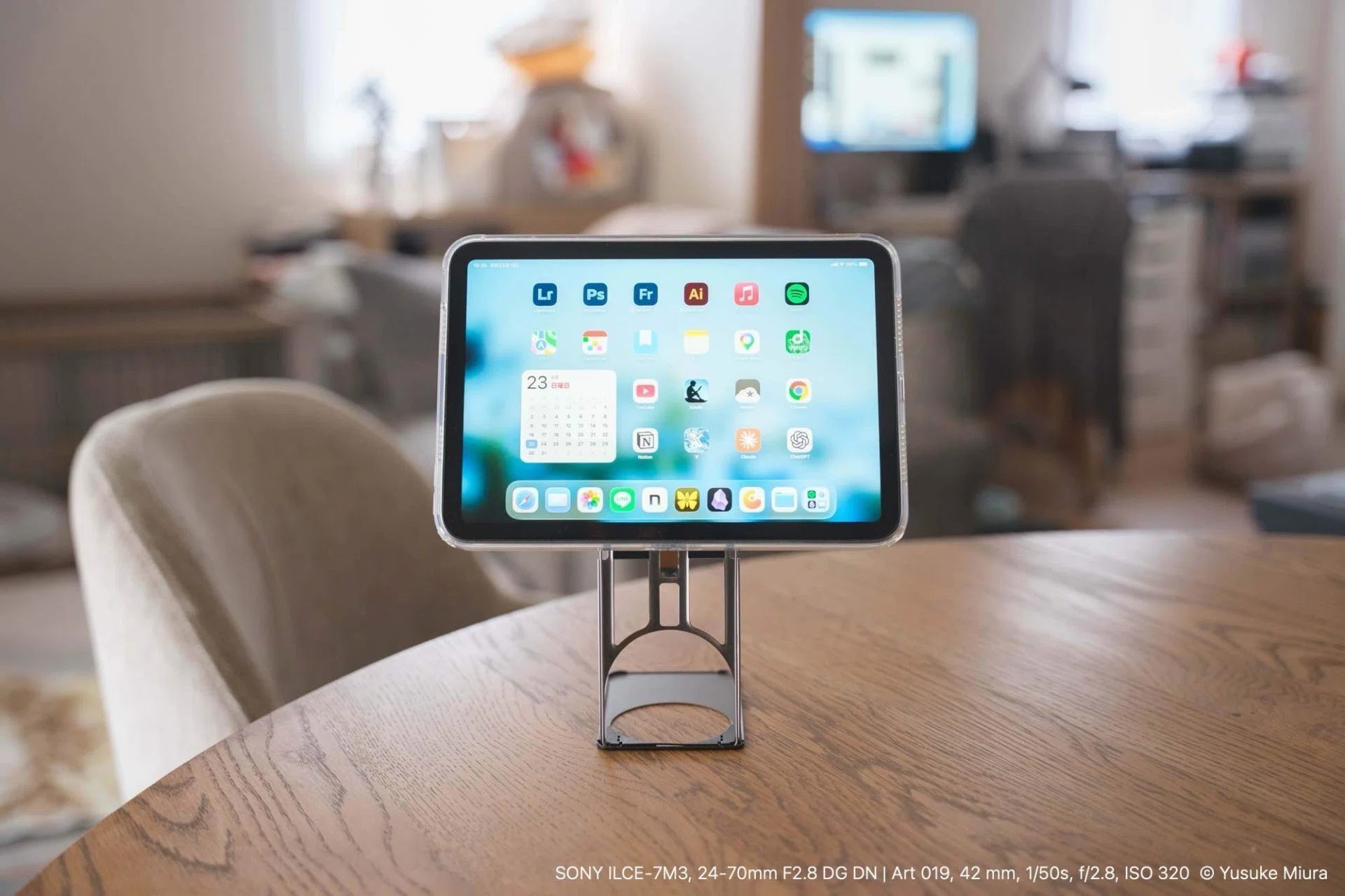 iPad miniは、タブレットのままがいい。MagSafeスタンドで軽やかに