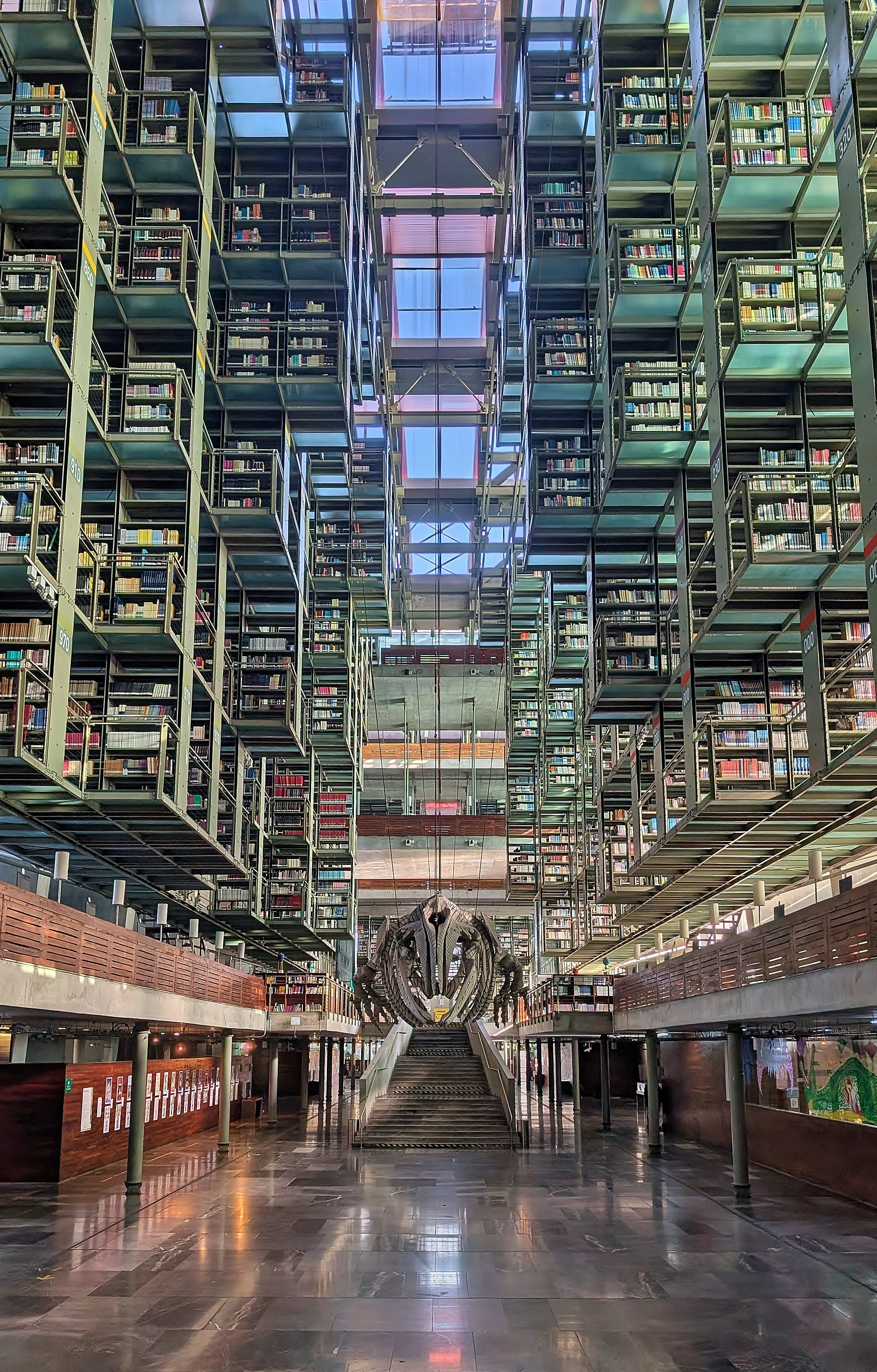メキシコ旅行記#11】ヴァスコンセロス図書館！本が浮遊する巨大な空間