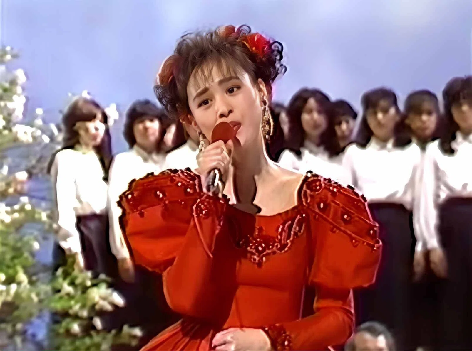 松田聖子さん着用レースブラウス　赤いスイートピー 松田聖子ちゃんグラフティ】「赤いスイートピー」に起きた小さな変化｜nori