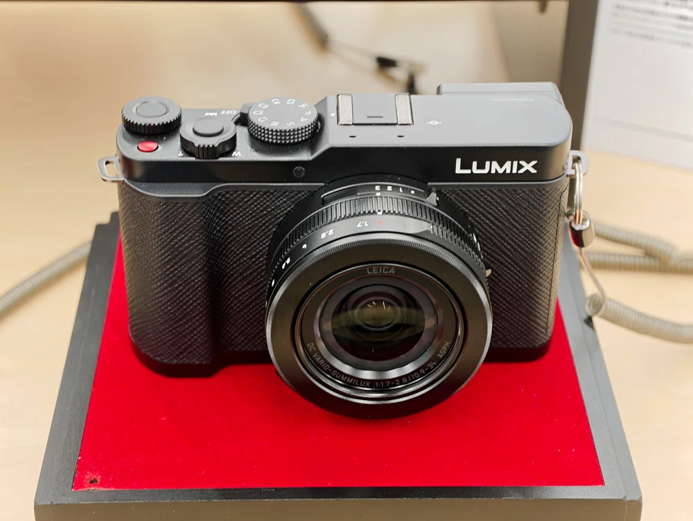 届きました!!「LUMIX DC-L10」チタンゴールド｜開封レビュー｜カメラと