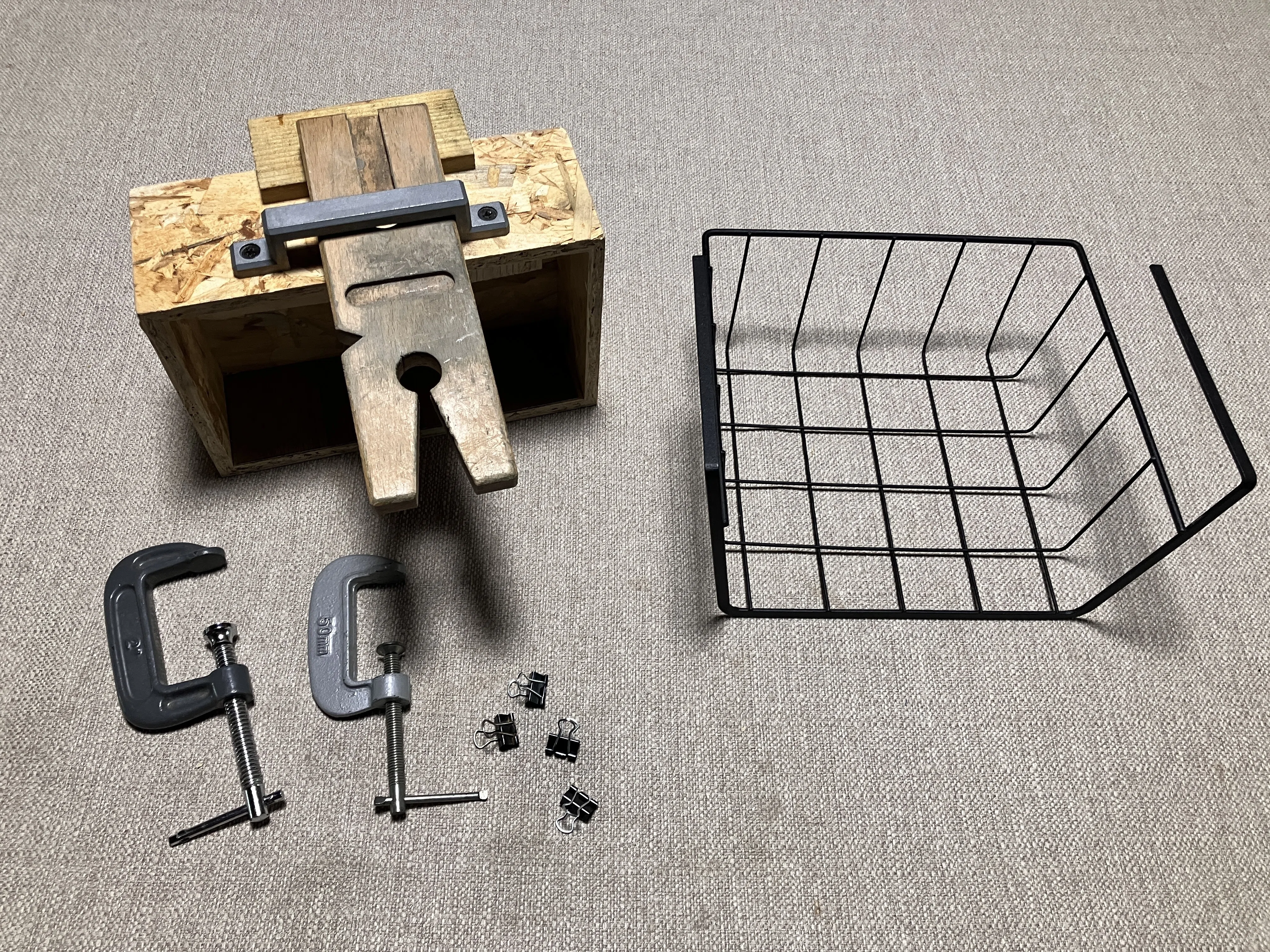 初心者向け】高価な彫金机の代わりになる自作作業台の作り方｜azur