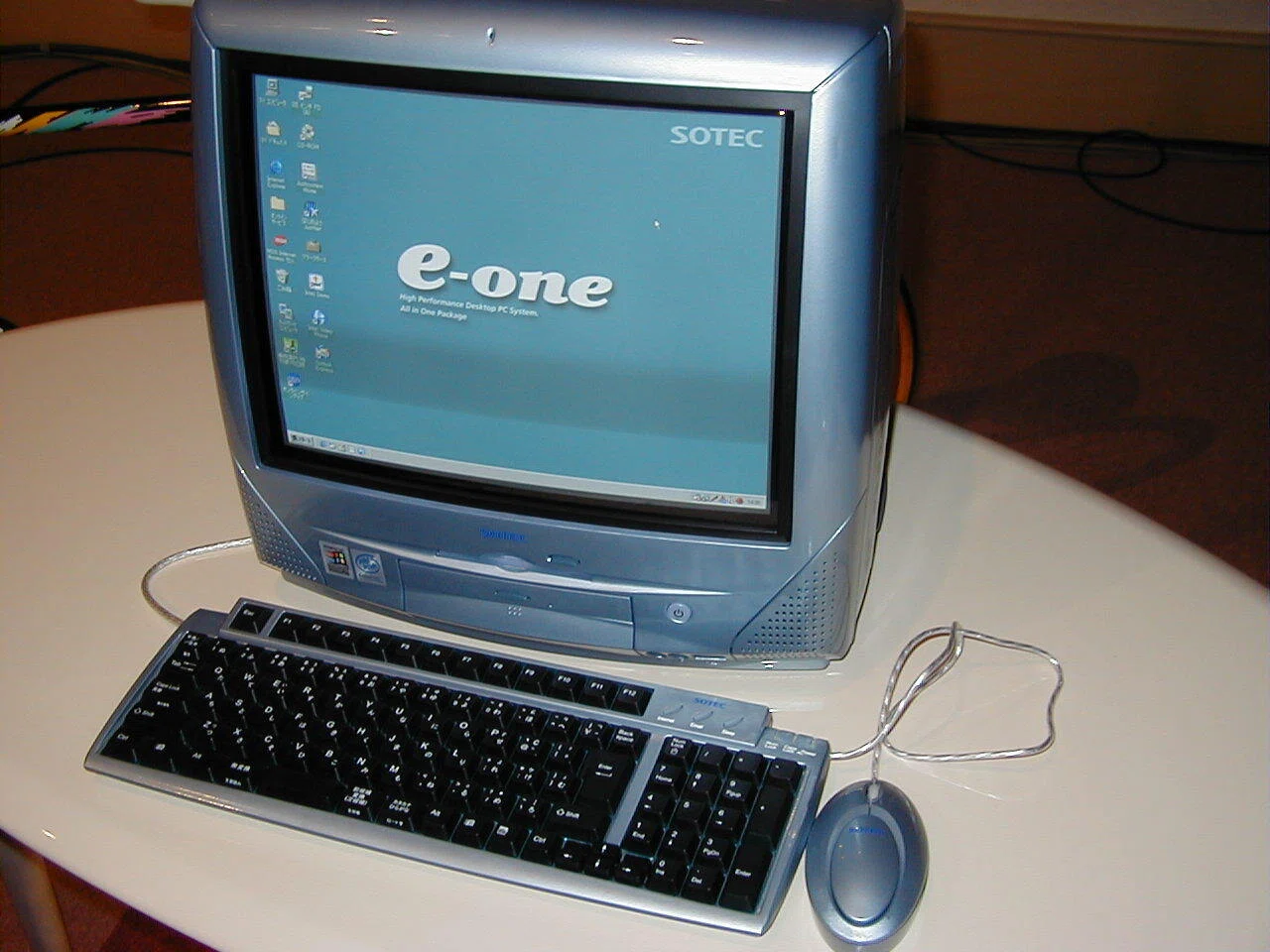 SOTEC e-one デスクトップPC 初期スケルトン 90年代末の価格破壊が生んだ光と影：「10万円パソコン」の狂乱と