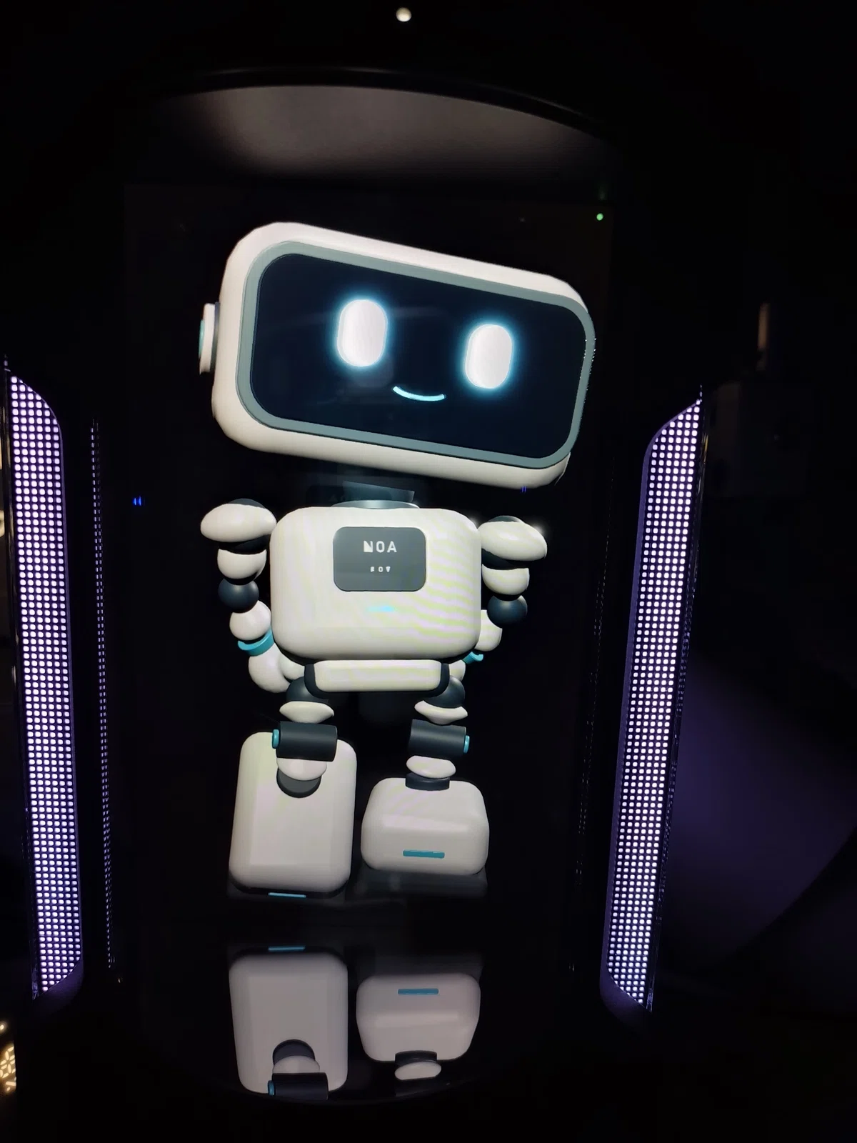 NOA BOT:Blender 机器人到 VRM 与 CODE27 显示