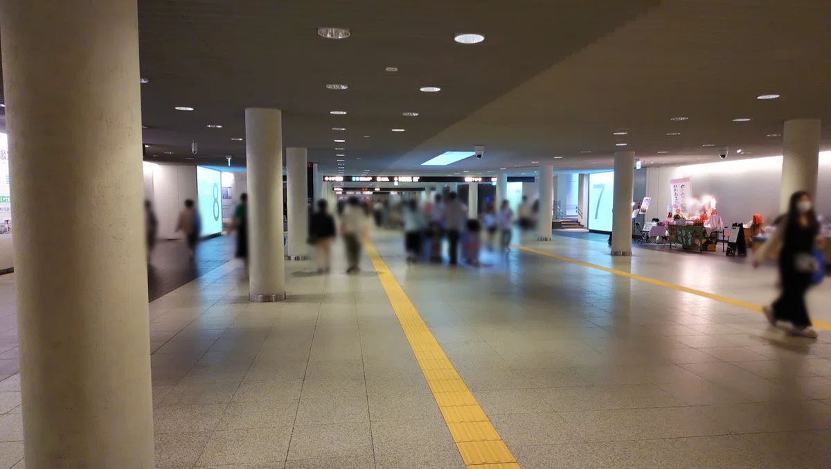 札幌駅前通地下歩行空間の内部風景