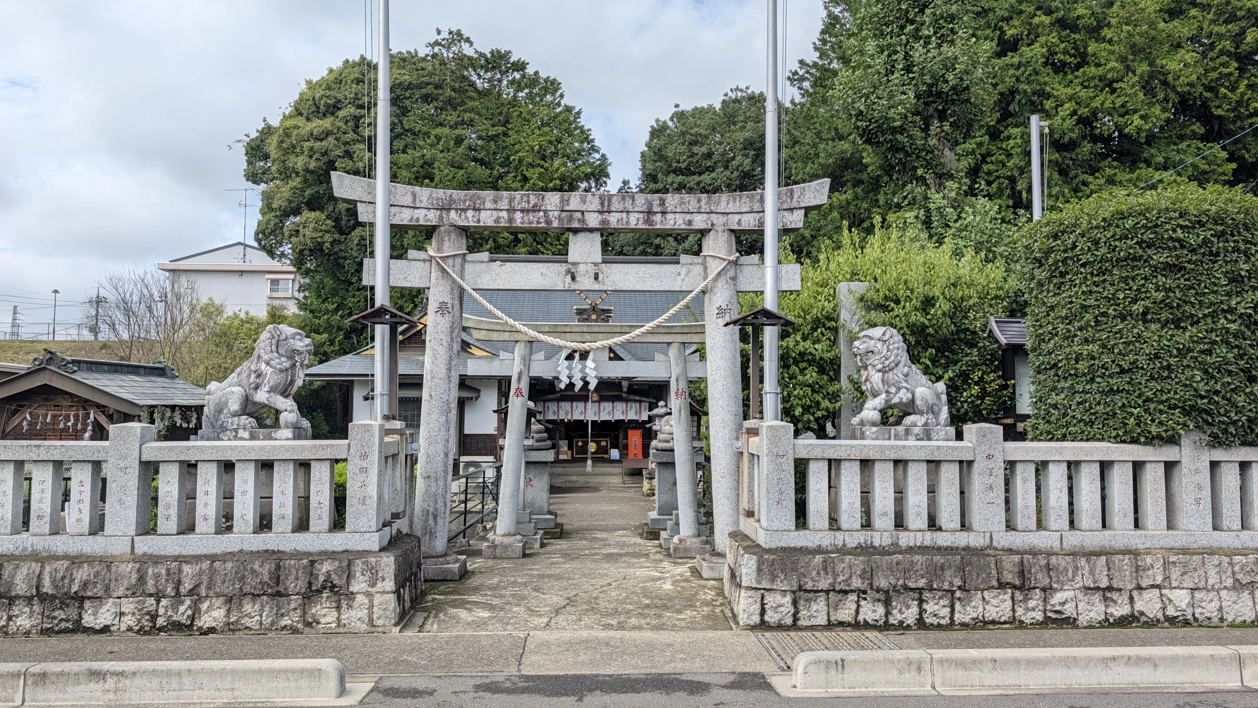 栃木・真岡市】白蛇と水の神域へ。白蛇辨財天で銭洗い｜タカノツメ