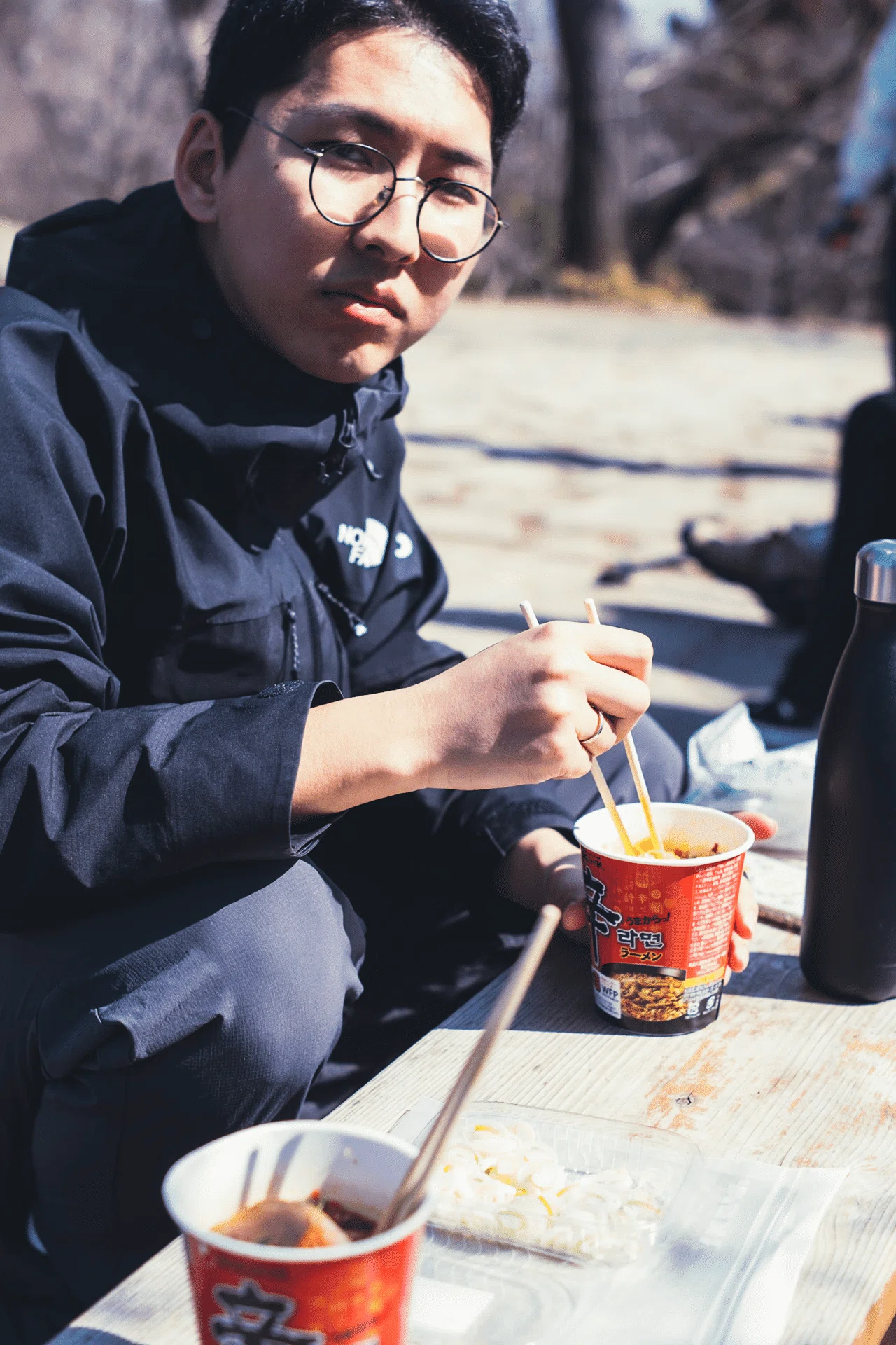 山頂で辛ラーメンをすする