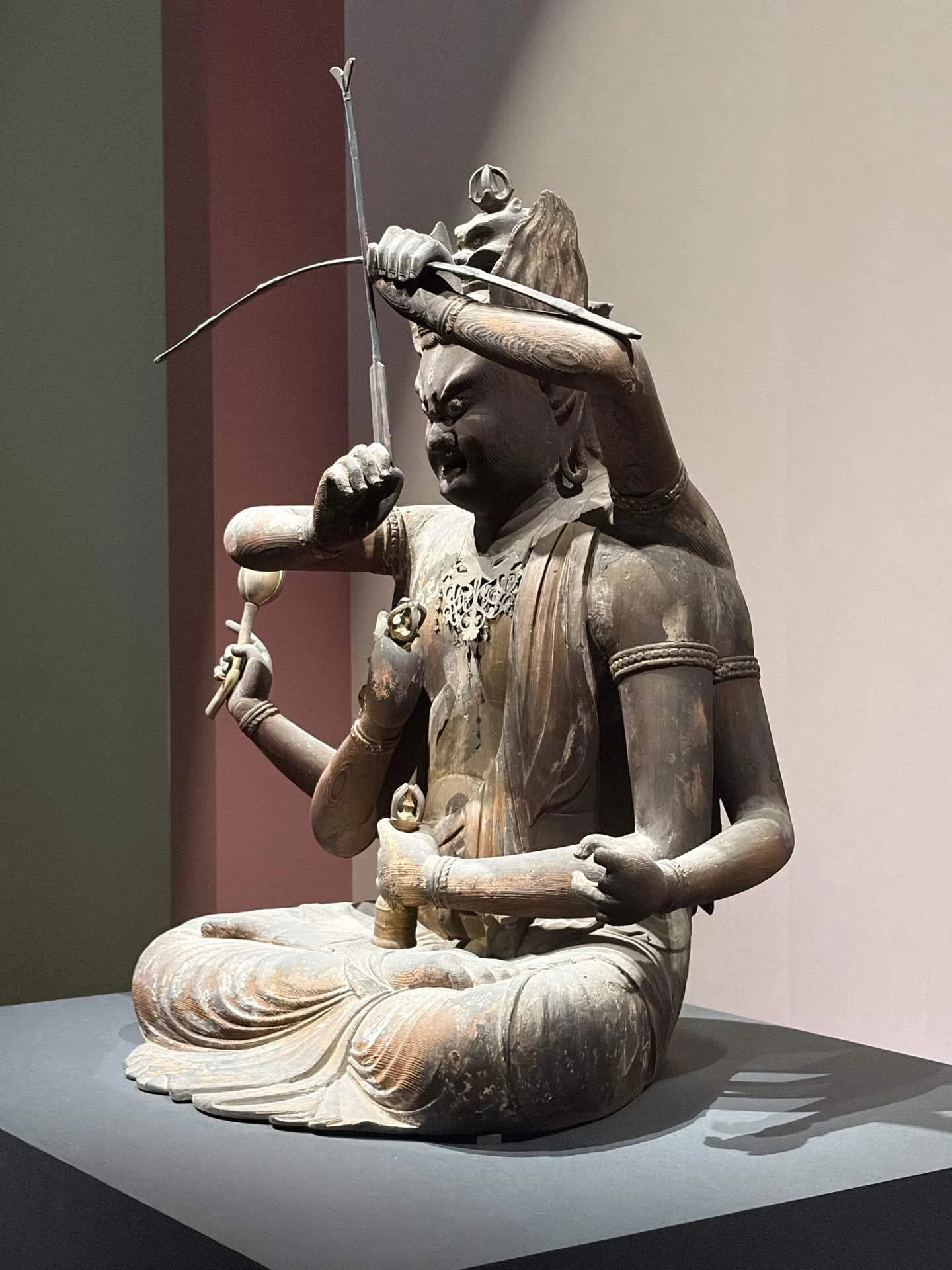 1200年前の仏像が、今にも動き出しそうだった。「空海と真言の名宝」を