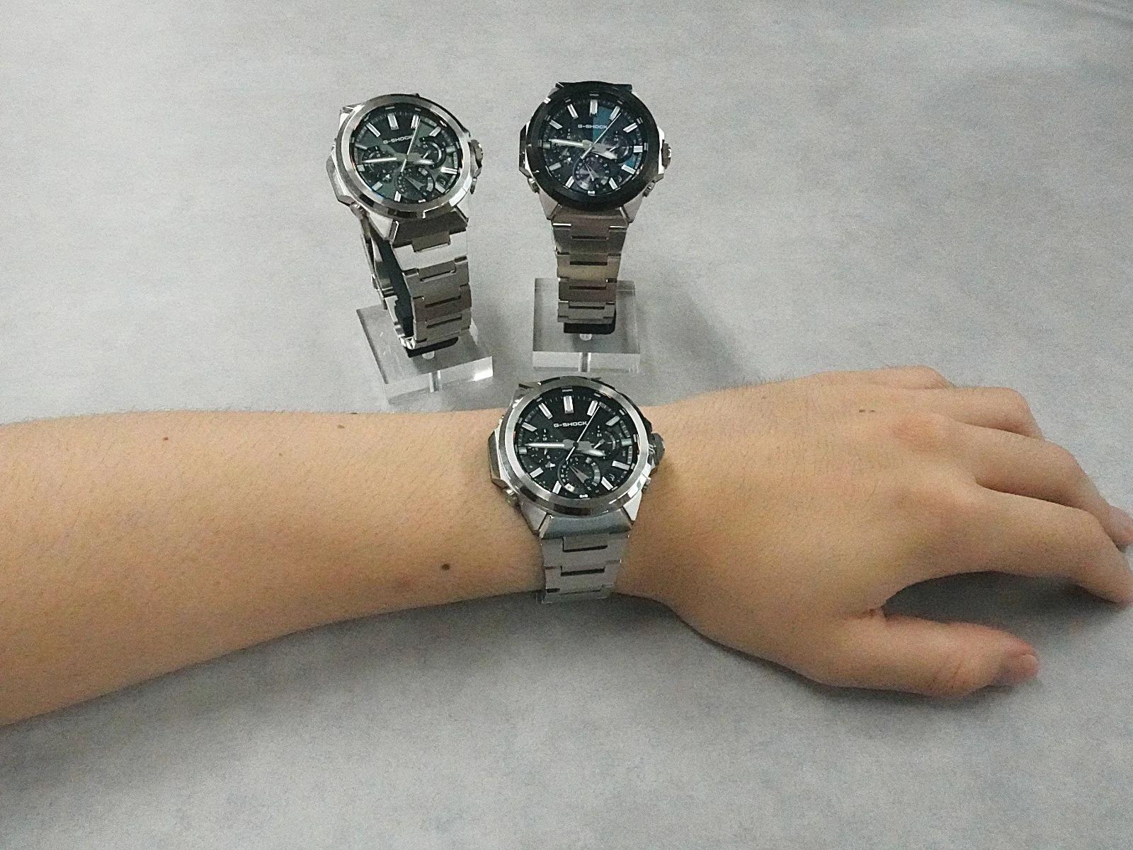 磨き分けたメタルが輝くG-SHOCK「GST-W1000」最速レビュー｜カシオ