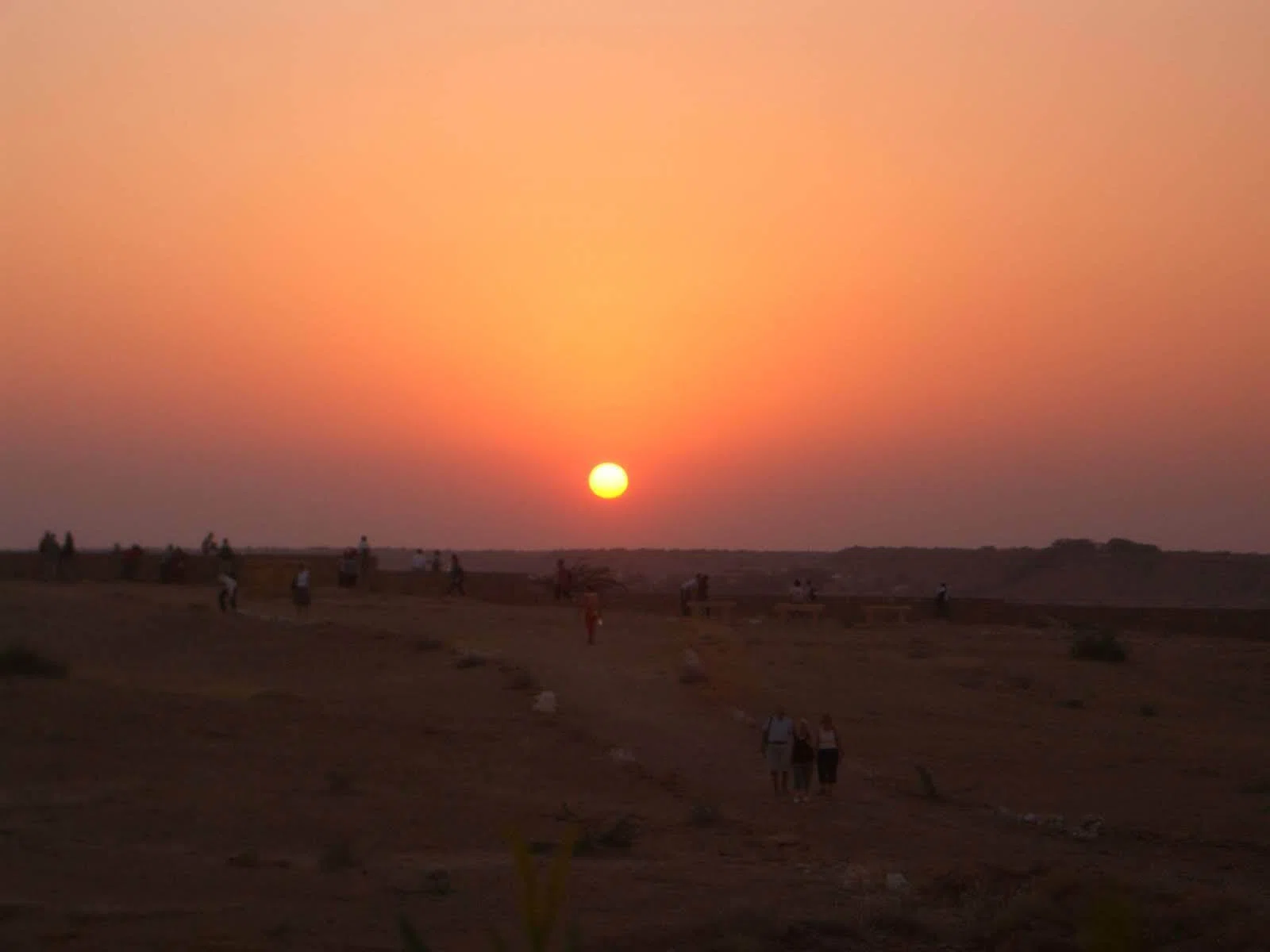 No water? Wash with sand!? The survival skills taught to me by the ...