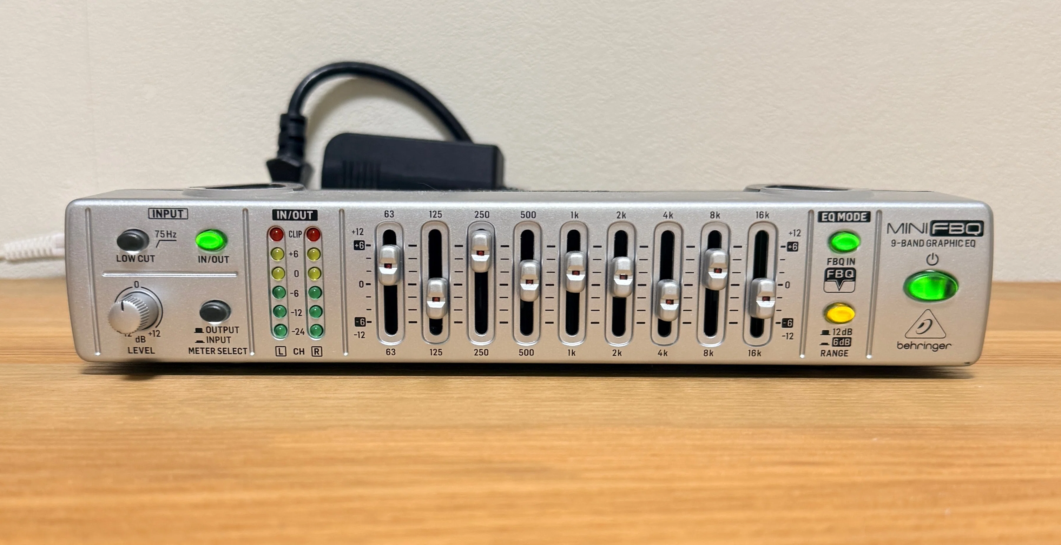LUXMAN L-305×Behringer FBQ800で自分好みの音を作る——イコライザーと