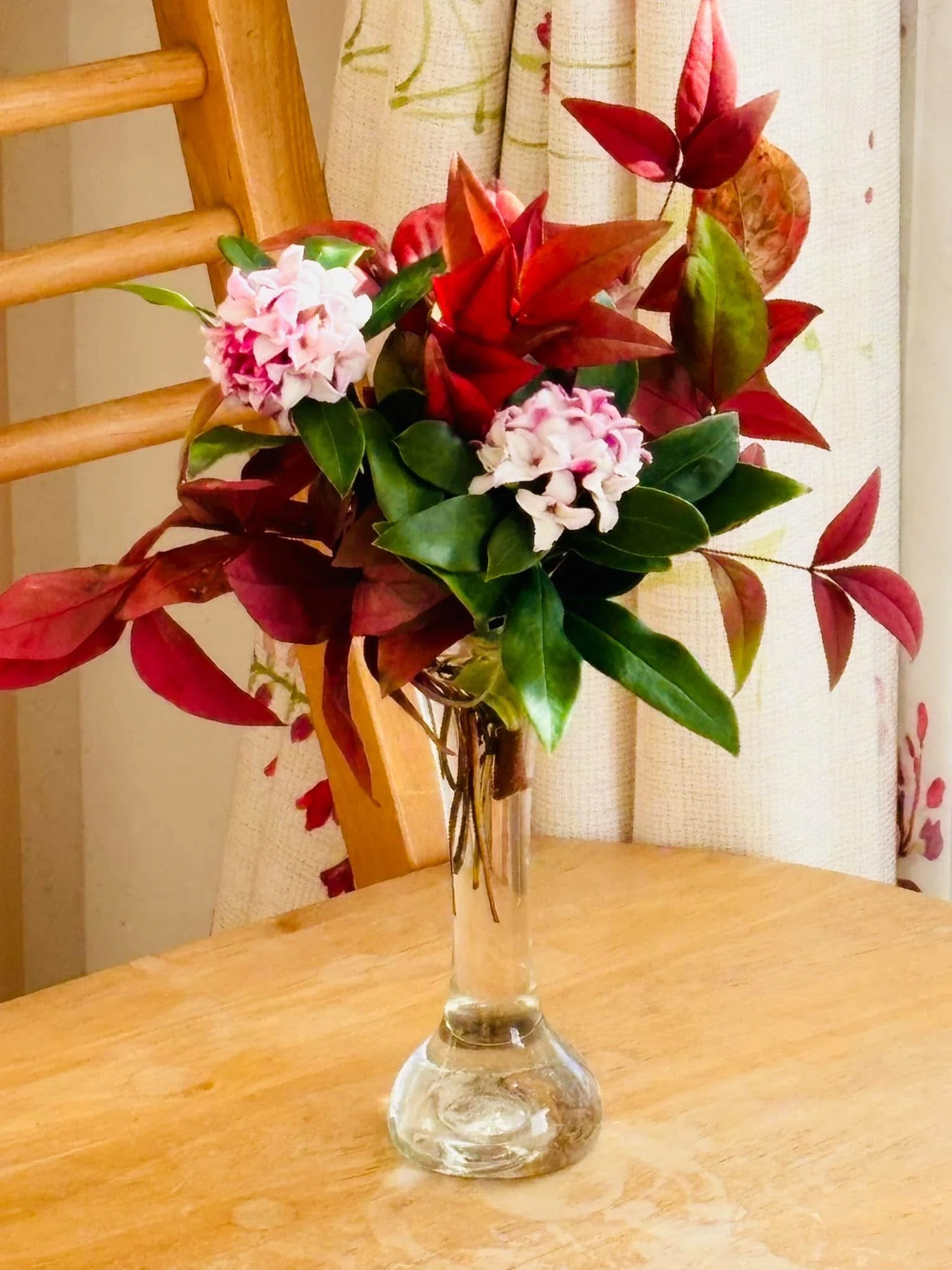 フラワーアレンジメント 夏カラー 庭の花で、なんちゃってフラワーアレンジメント その 2 💐💐｜日向夏