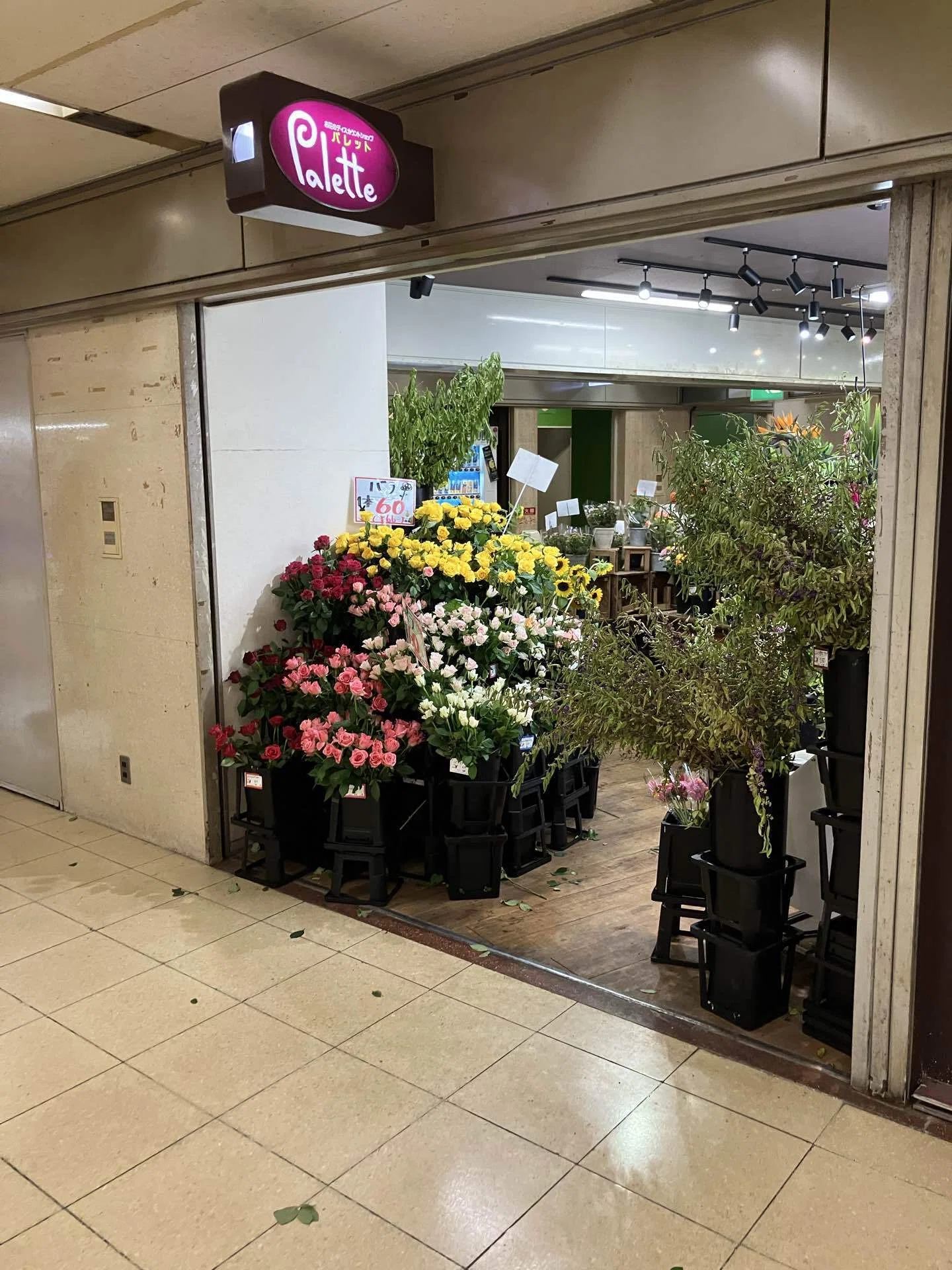 会社帰りに買った1本60円のバラ 〜なんでもない日に花を買う