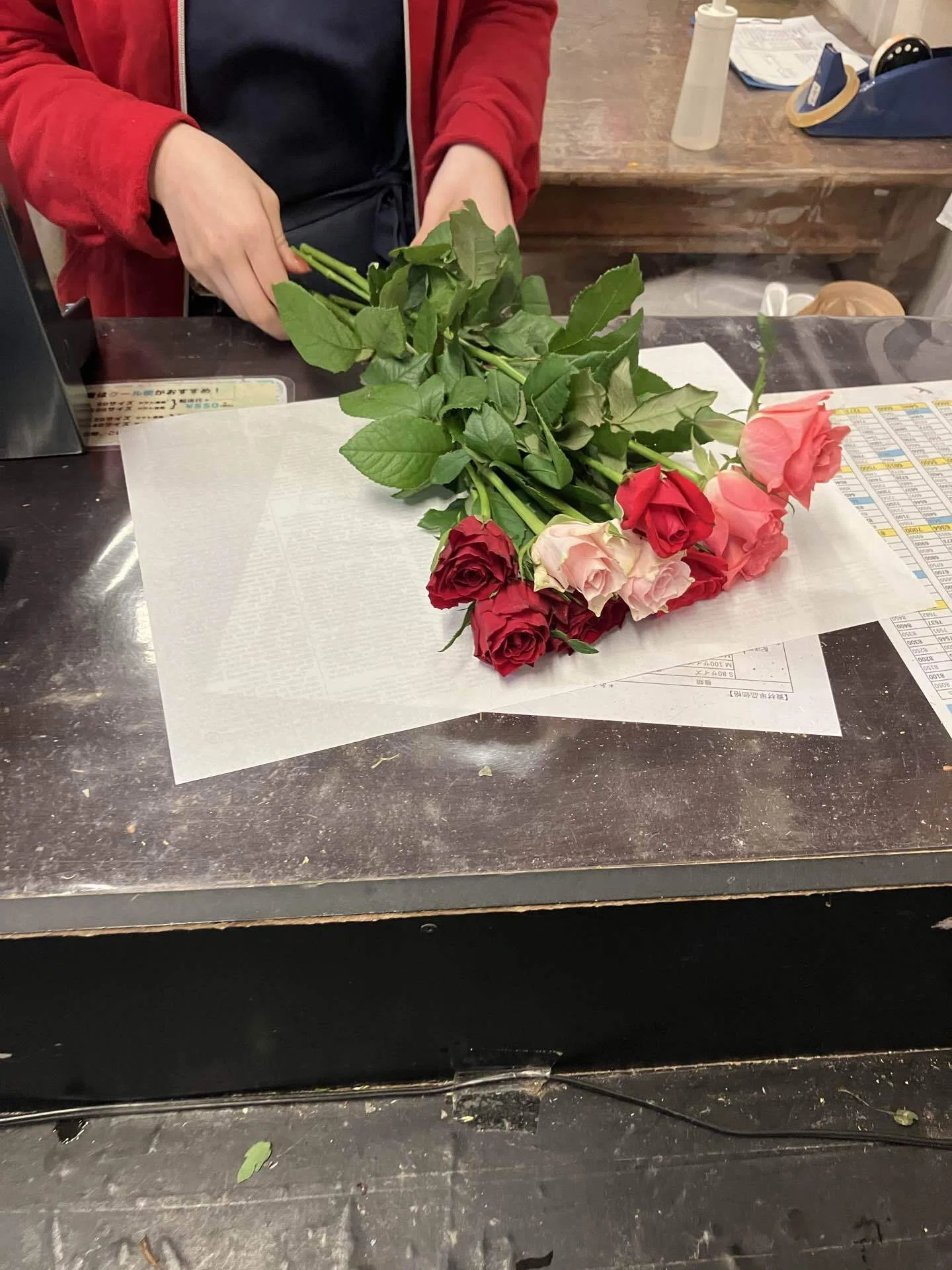 会社帰りに買った1本60円のバラ 〜なんでもない日に花を買う
