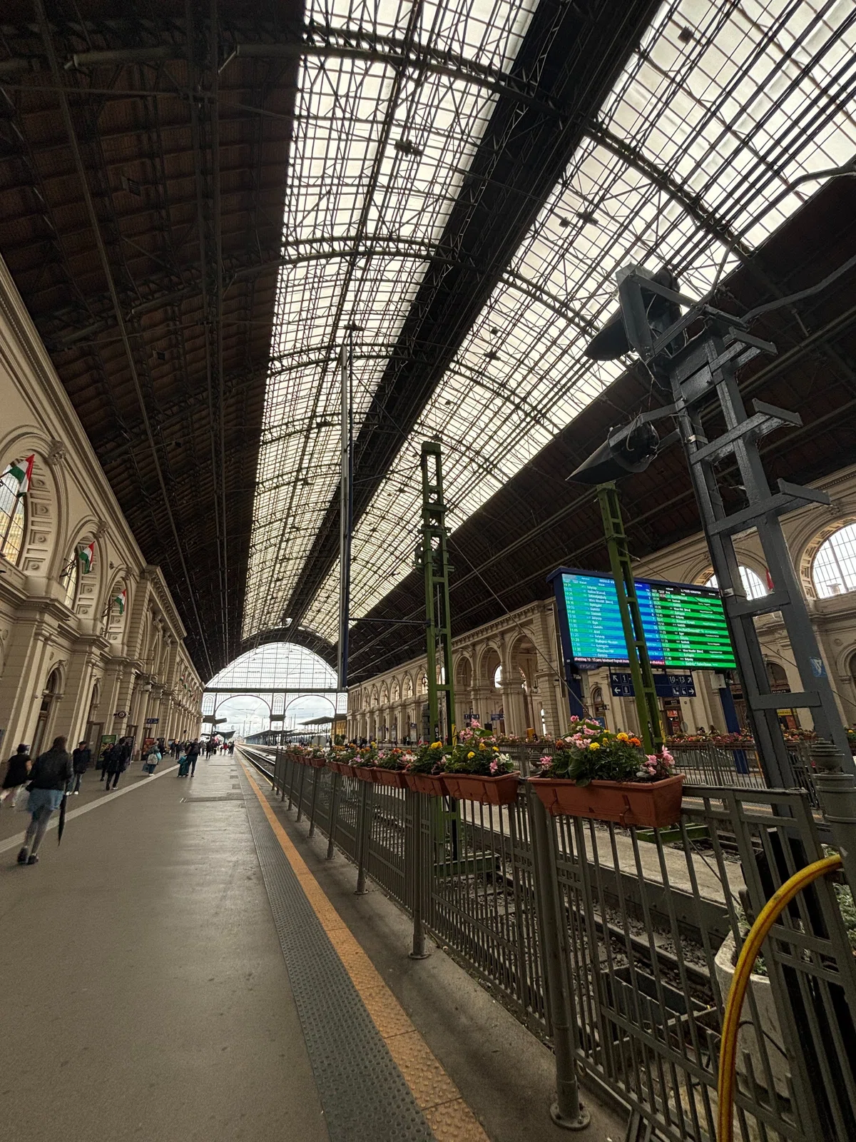 ハンガリーの駅構内の様子。
