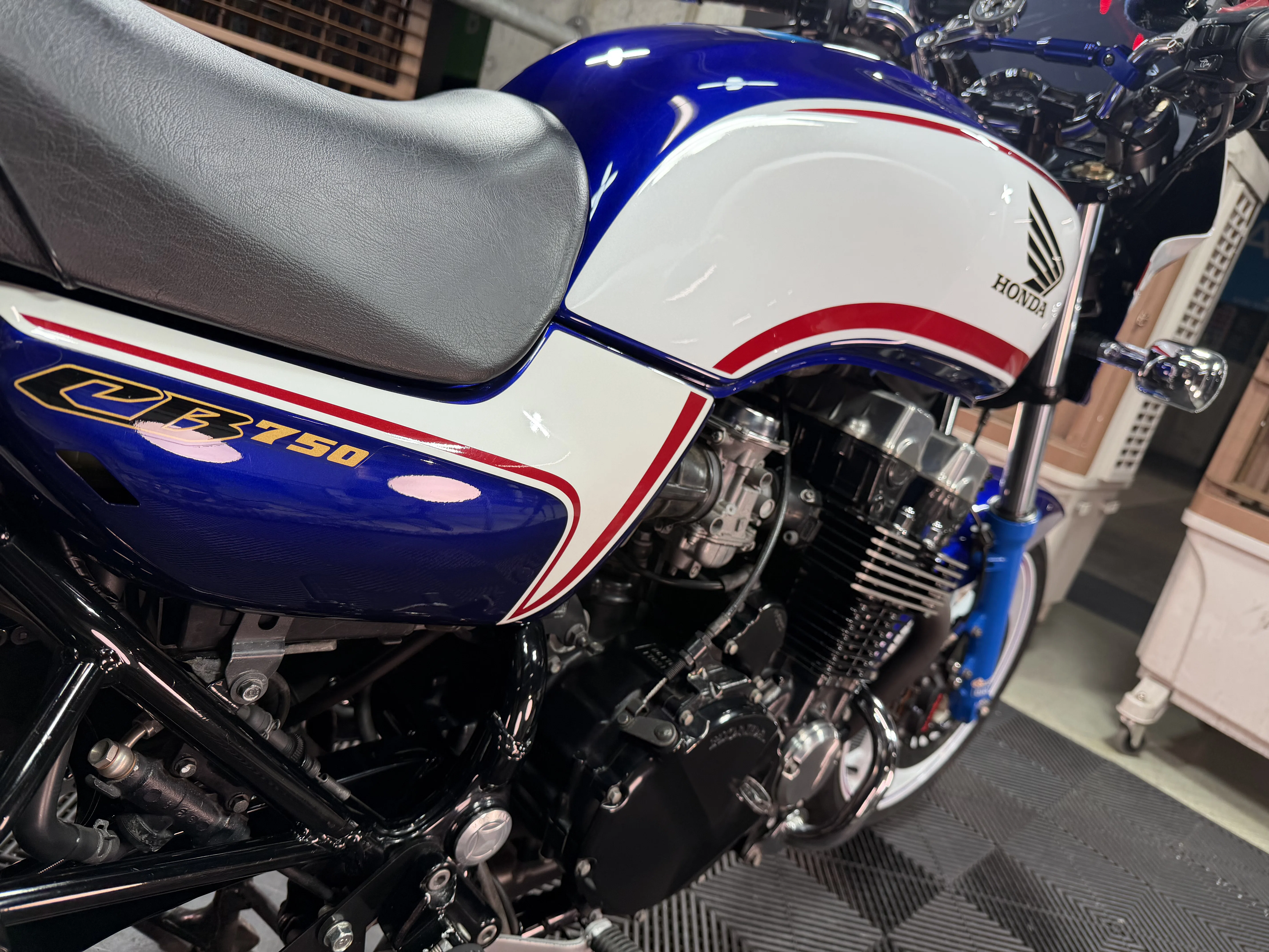 HONDA CB750 】空冷4気筒の造形美｜バイク洗車専門店 モトエステ
