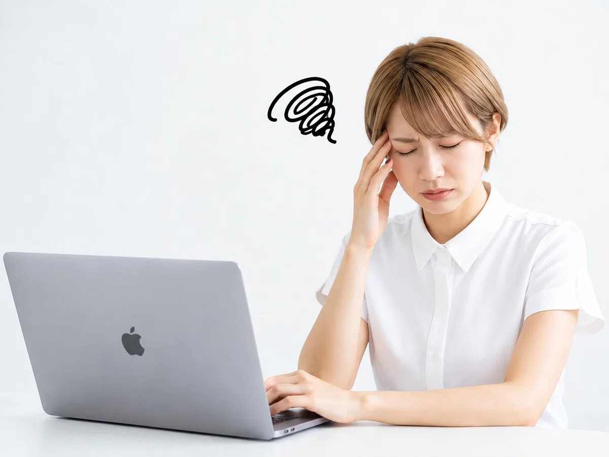 眼を使う仕事(視作業)が続くと「眼の痛み・かすみ・まぶしさ・充血」だけでなく「頭痛・肩こりなど全身的なつらさ」に悩まされ、休息や睡眠をとっても十分に回復しないことがあります。精神的なストレスも関与するこの「眼精疲労」は単なる「疲れ目」とは別物であることが厄介で、「目を休ませればOK」で済まないことが少なくありません。