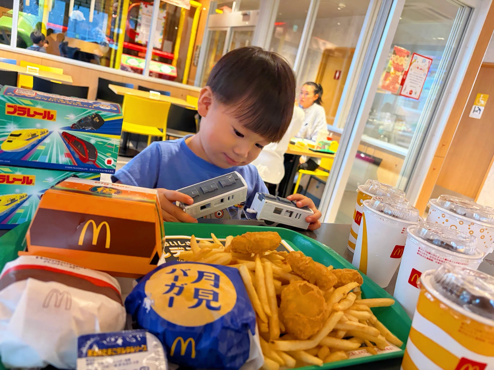 マクドナルド】M!LKにつられて月見バーガー｜本命はハッピーセット