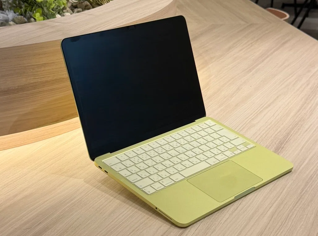 MacBook Neoを半年使って分かったこと。256GBで足りなかった理由と