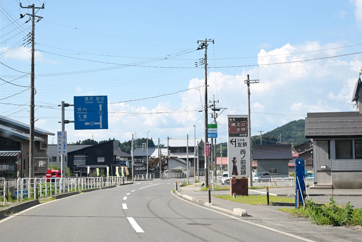 国道沿いの西ノ前遺跡看板