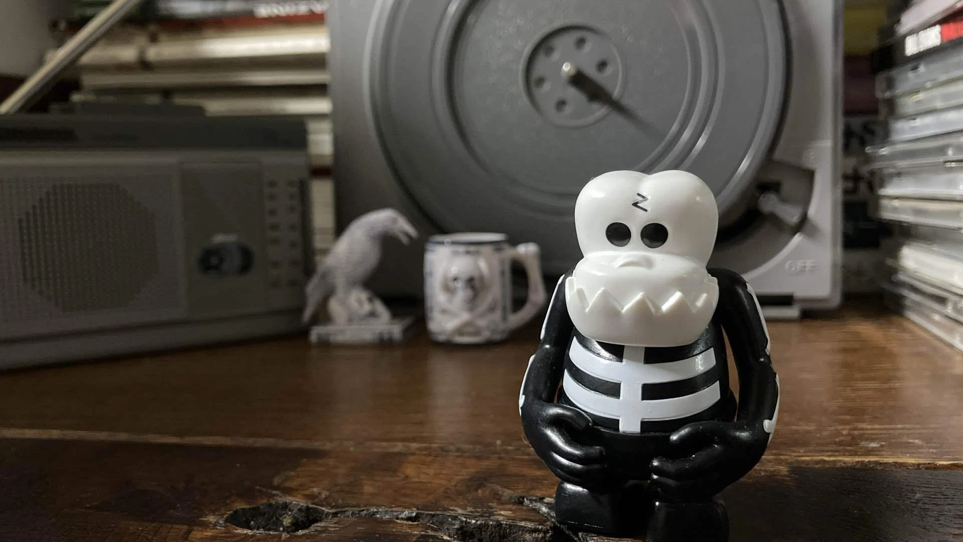 BOUNTY HUNTER's Skull-kun is as cute as ever—toys are important